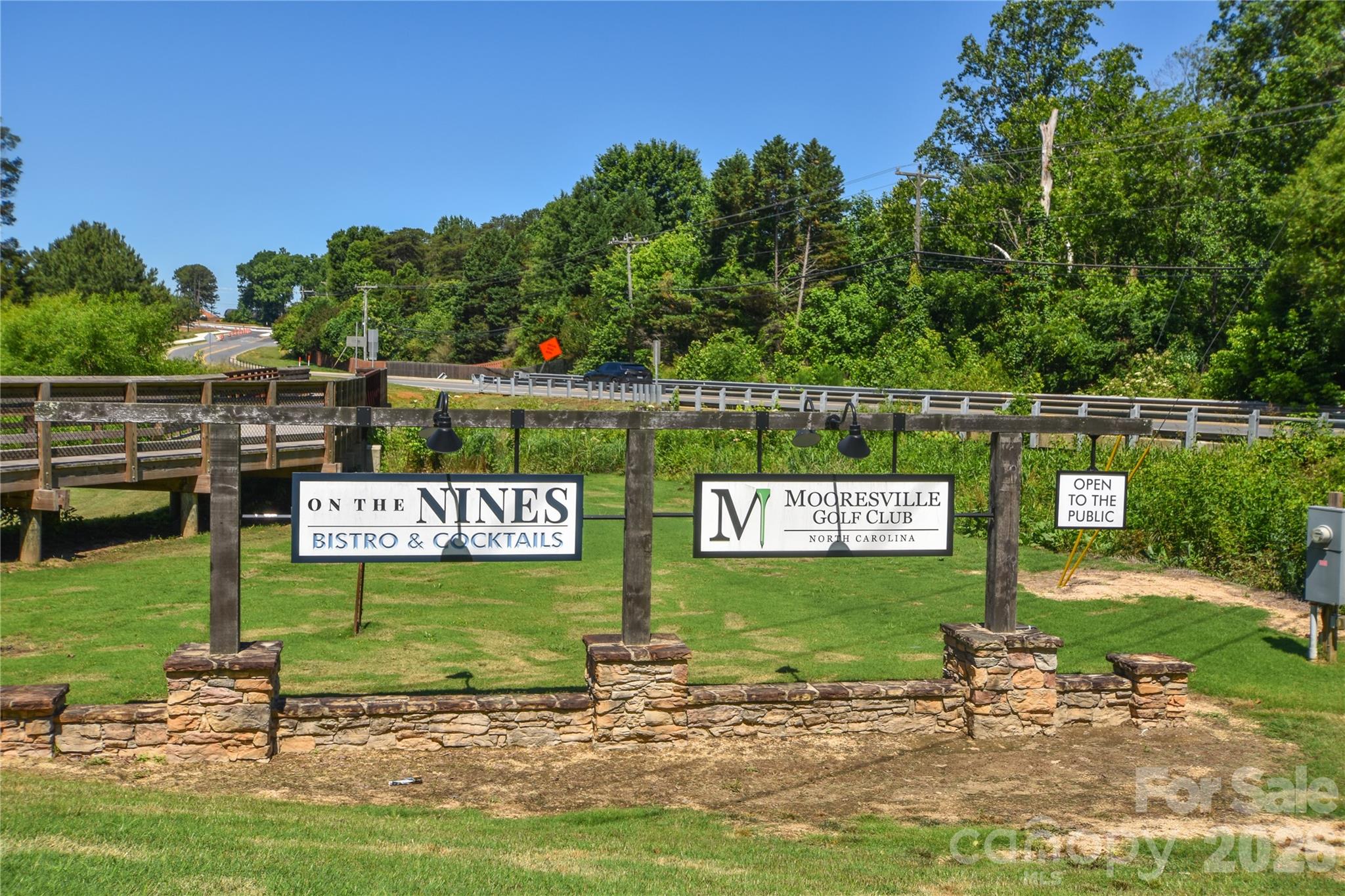 345 W Lowrance Avenue — Mooresville