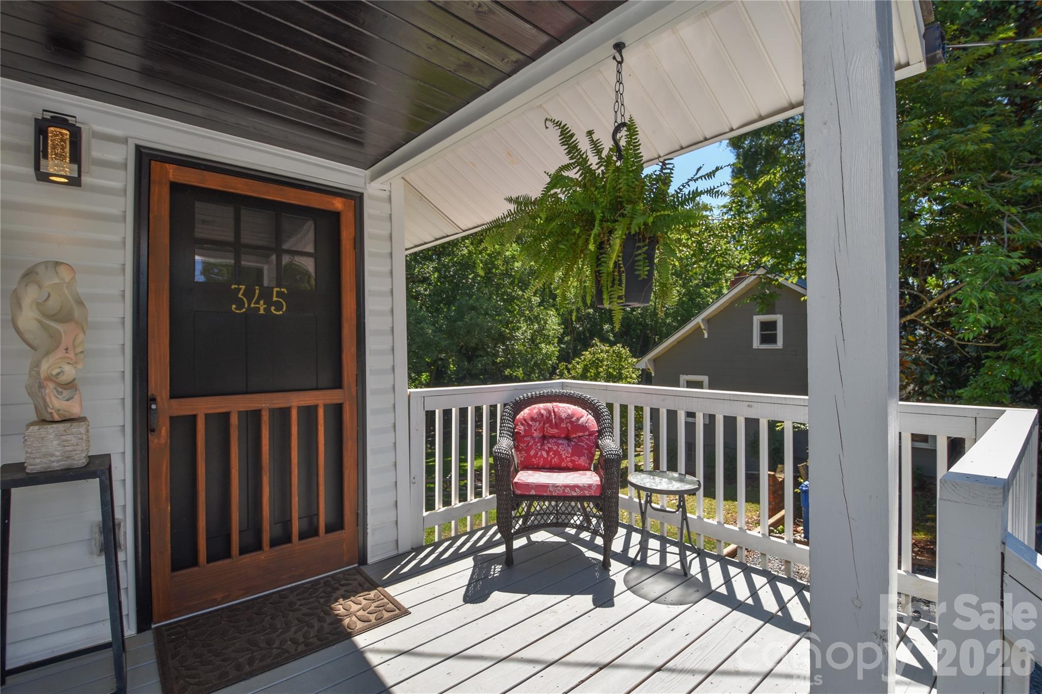 345 W Lowrance Avenue — Mooresville