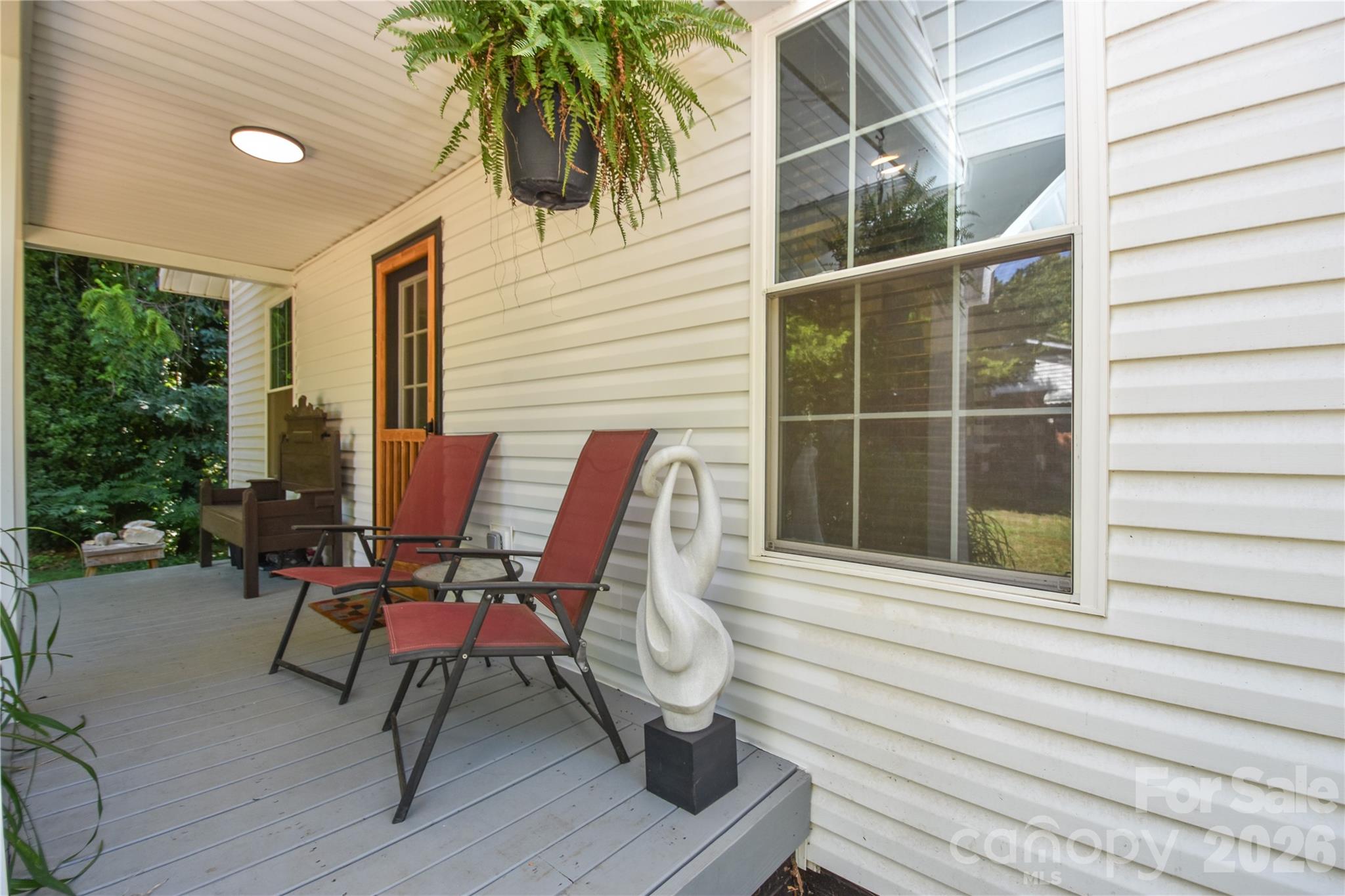 345 W Lowrance Avenue — Mooresville