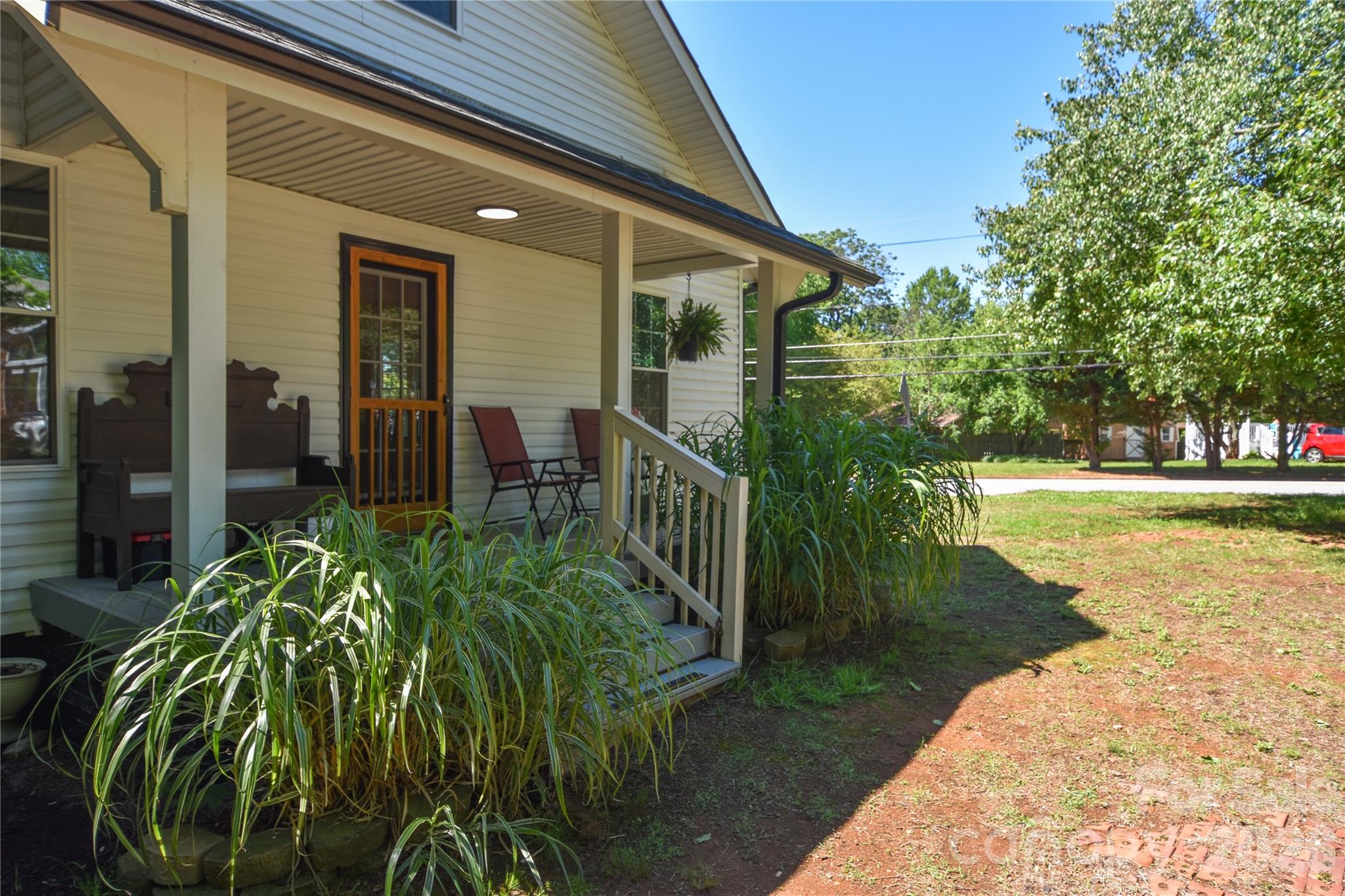 345 W Lowrance Avenue — Mooresville