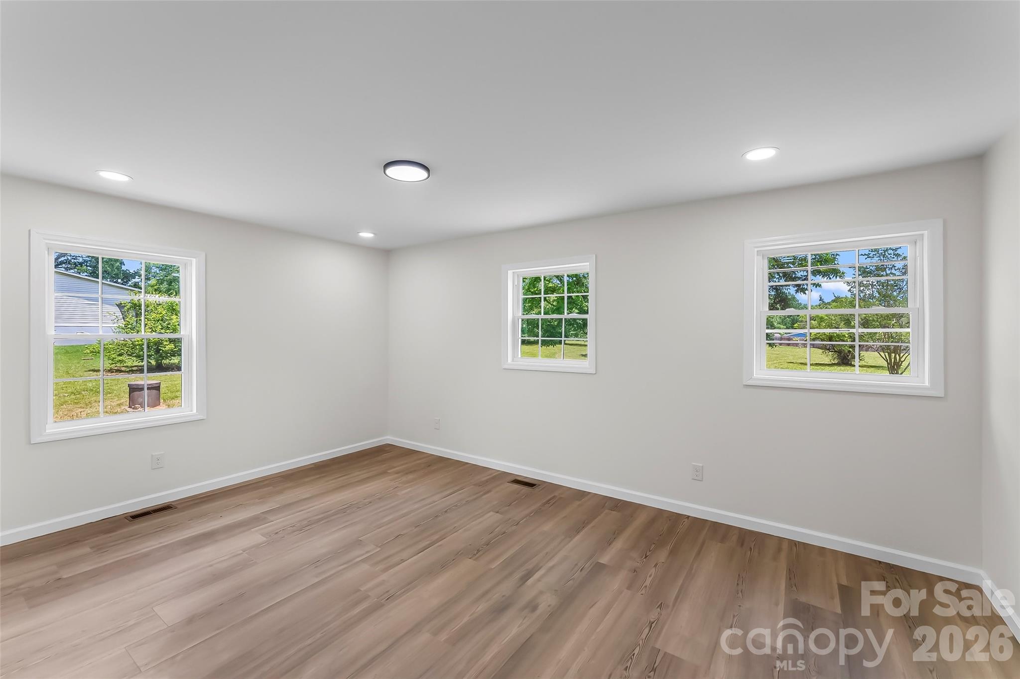 2705 Robinson Road — Newton