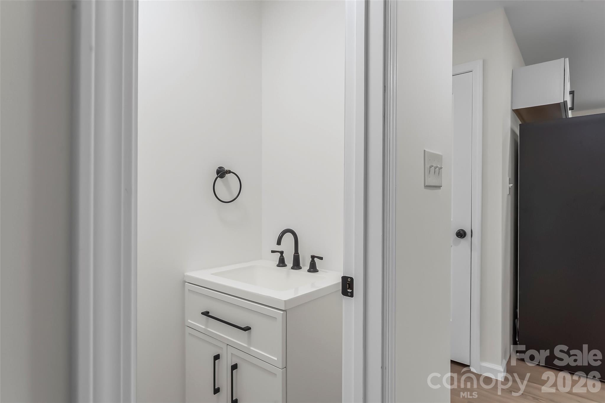 2705 Robinson Road — Newton