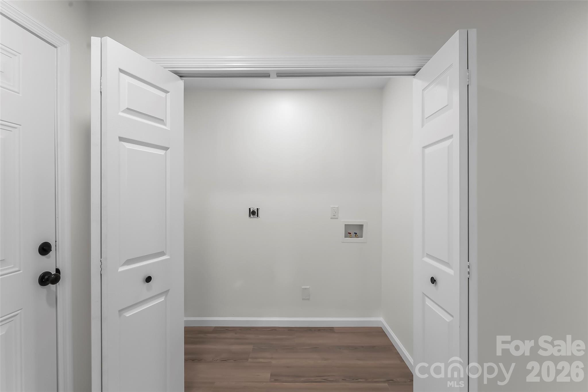 2705 Robinson Road — Newton
