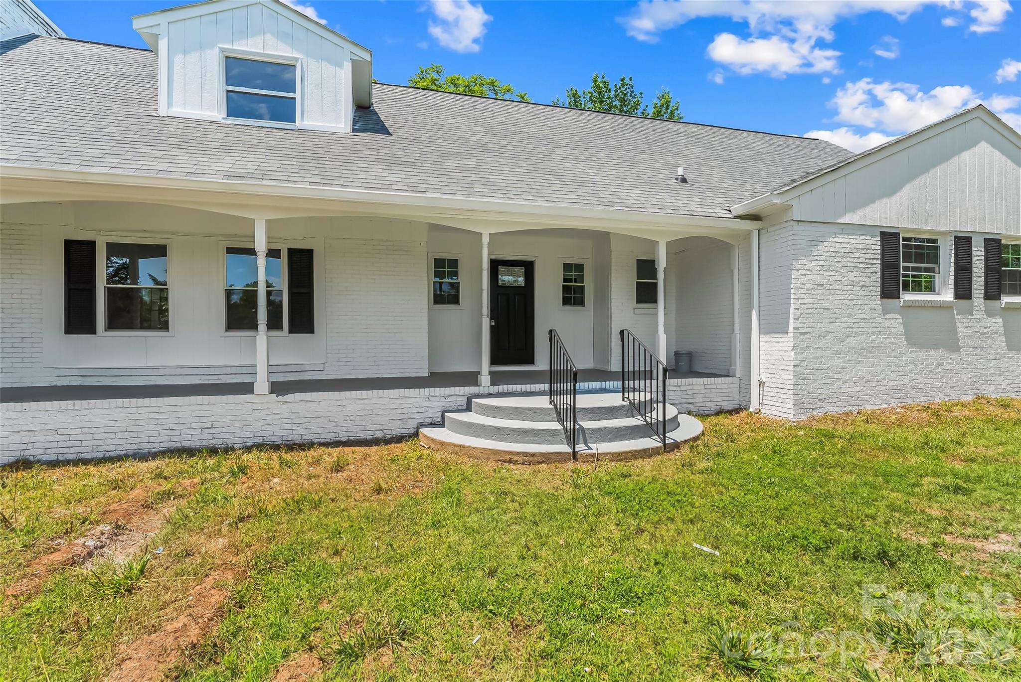 2705 Robinson Road — Newton