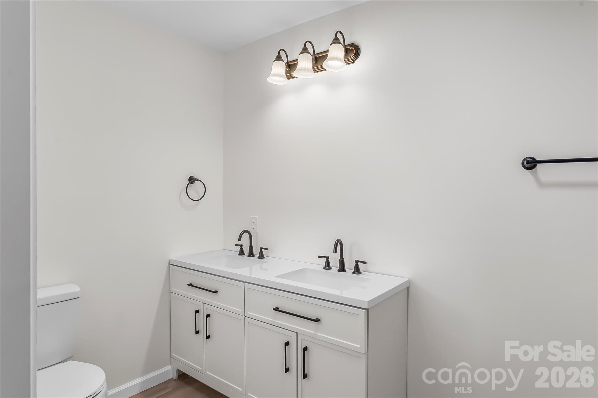2705 Robinson Road — Newton