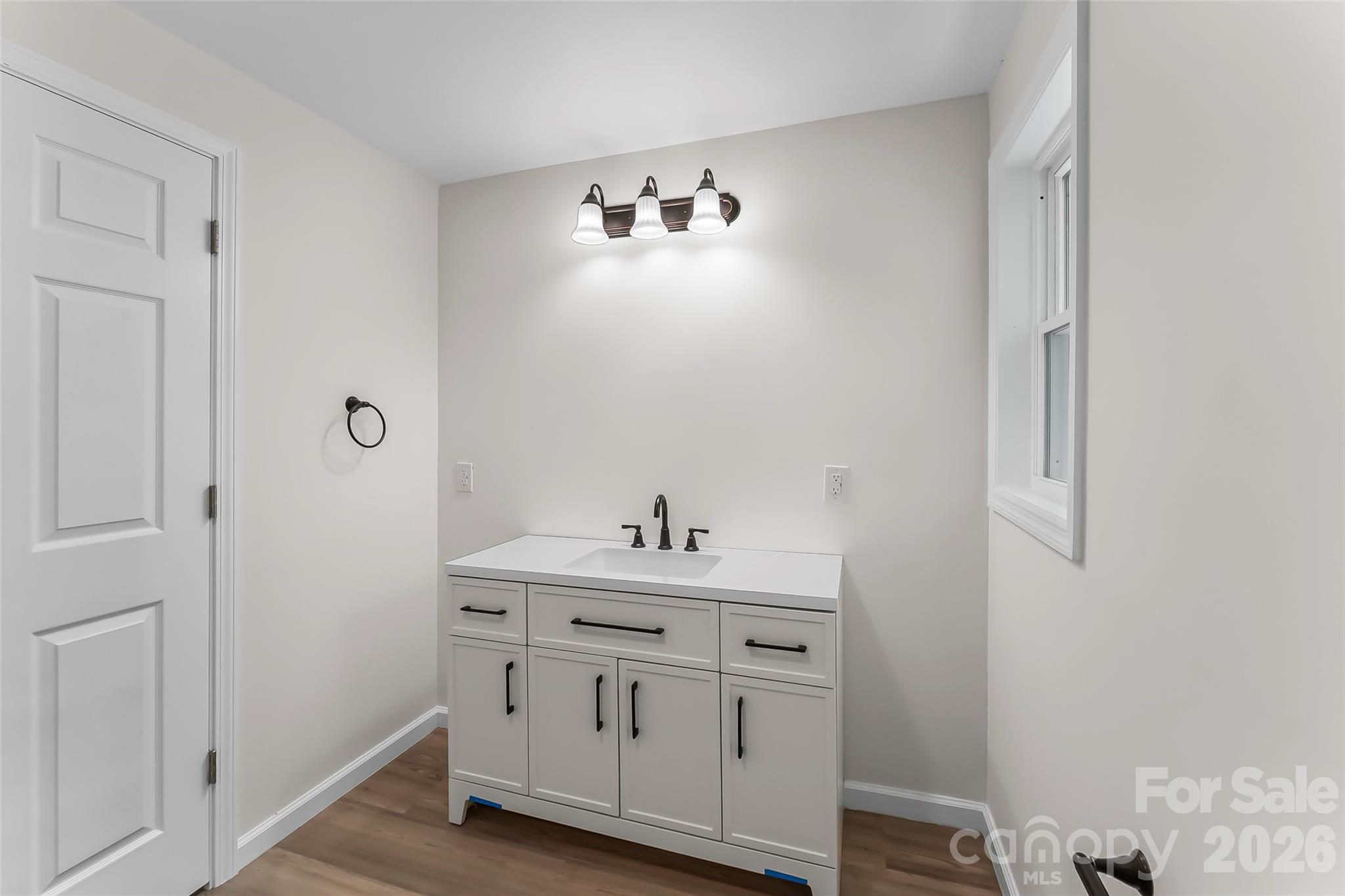 2705 Robinson Road — Newton