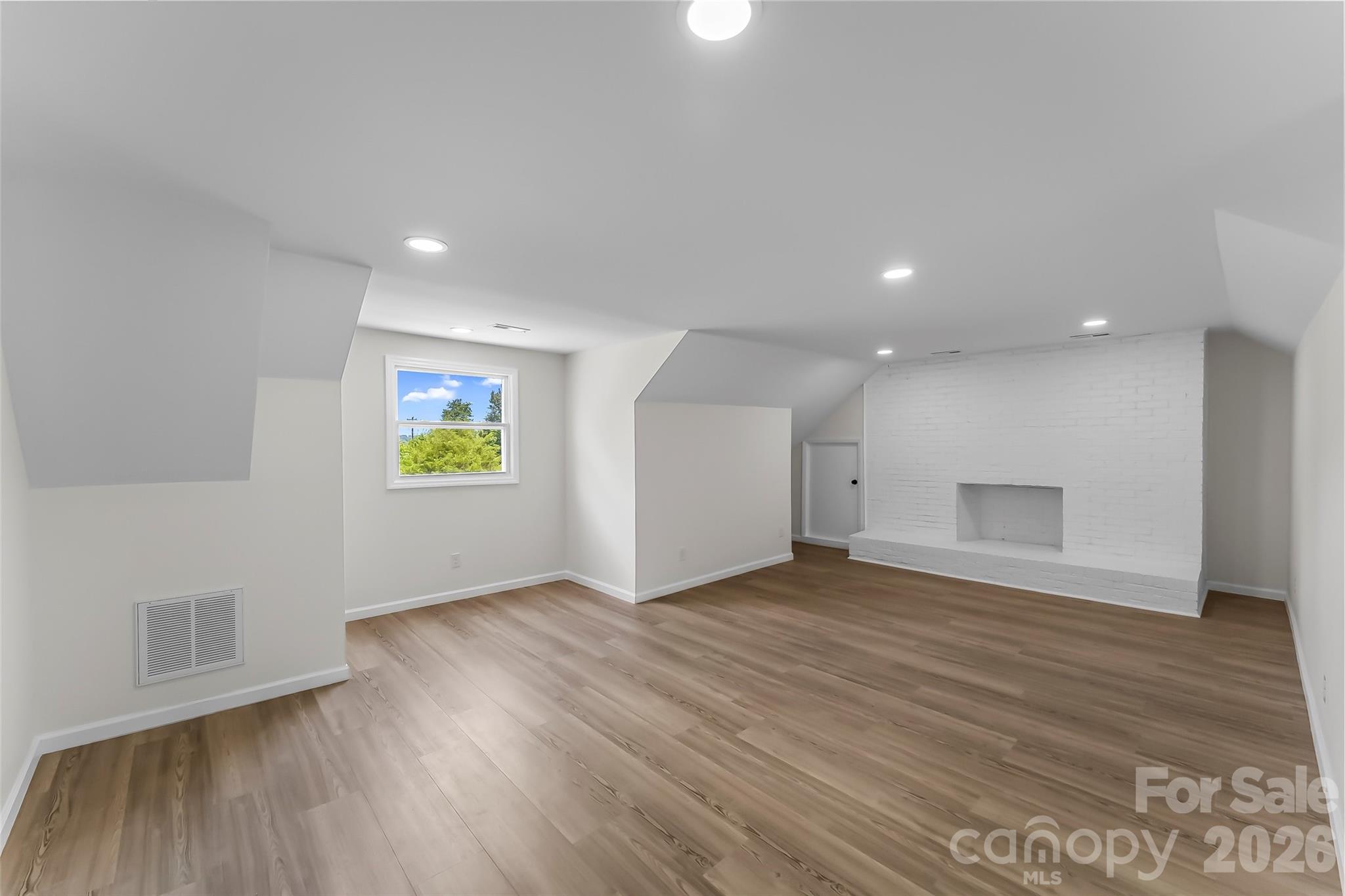 2705 Robinson Road — Newton