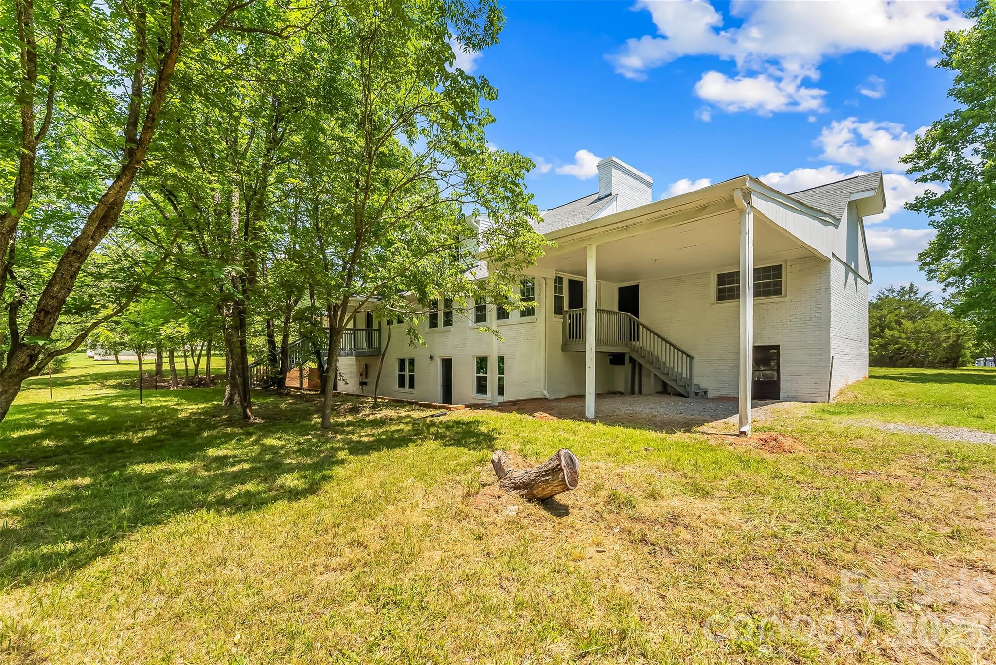 2705 Robinson Road — Newton