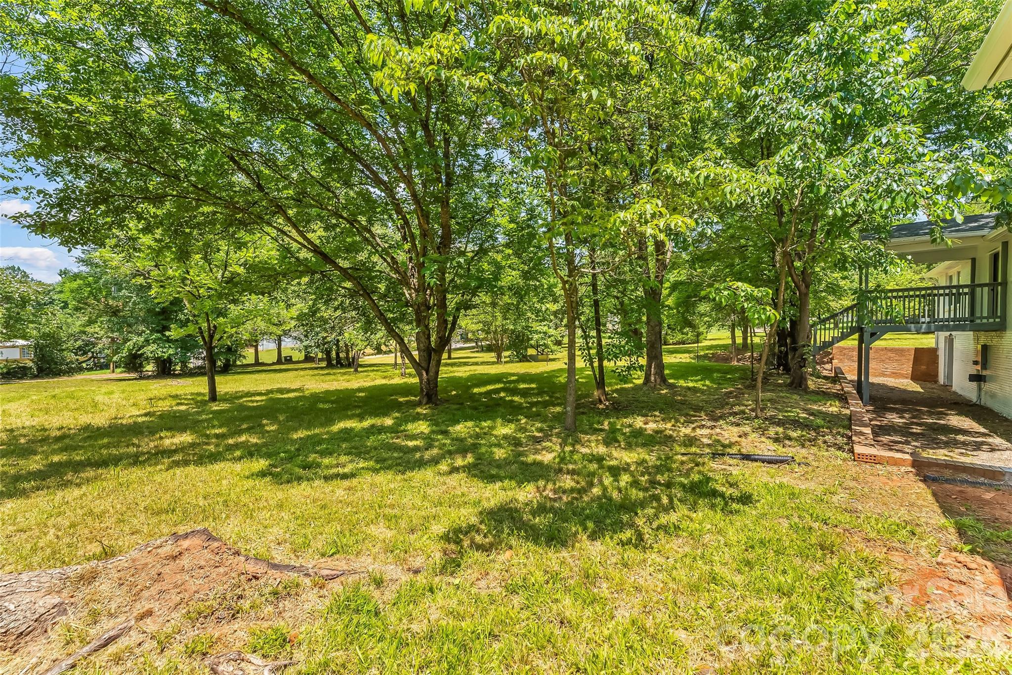 2705 Robinson Road — Newton