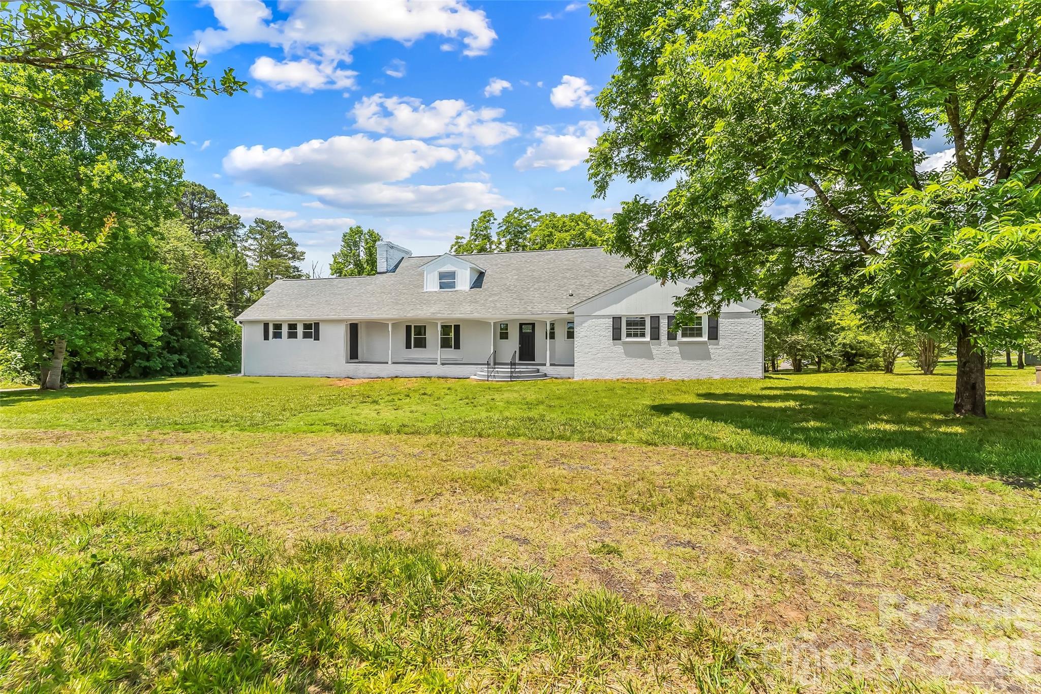 2705 Robinson Road — Newton