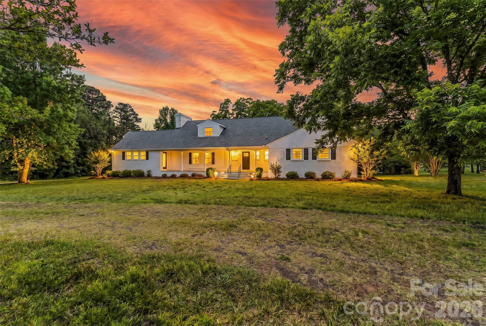 2705 Robinson Road — Newton