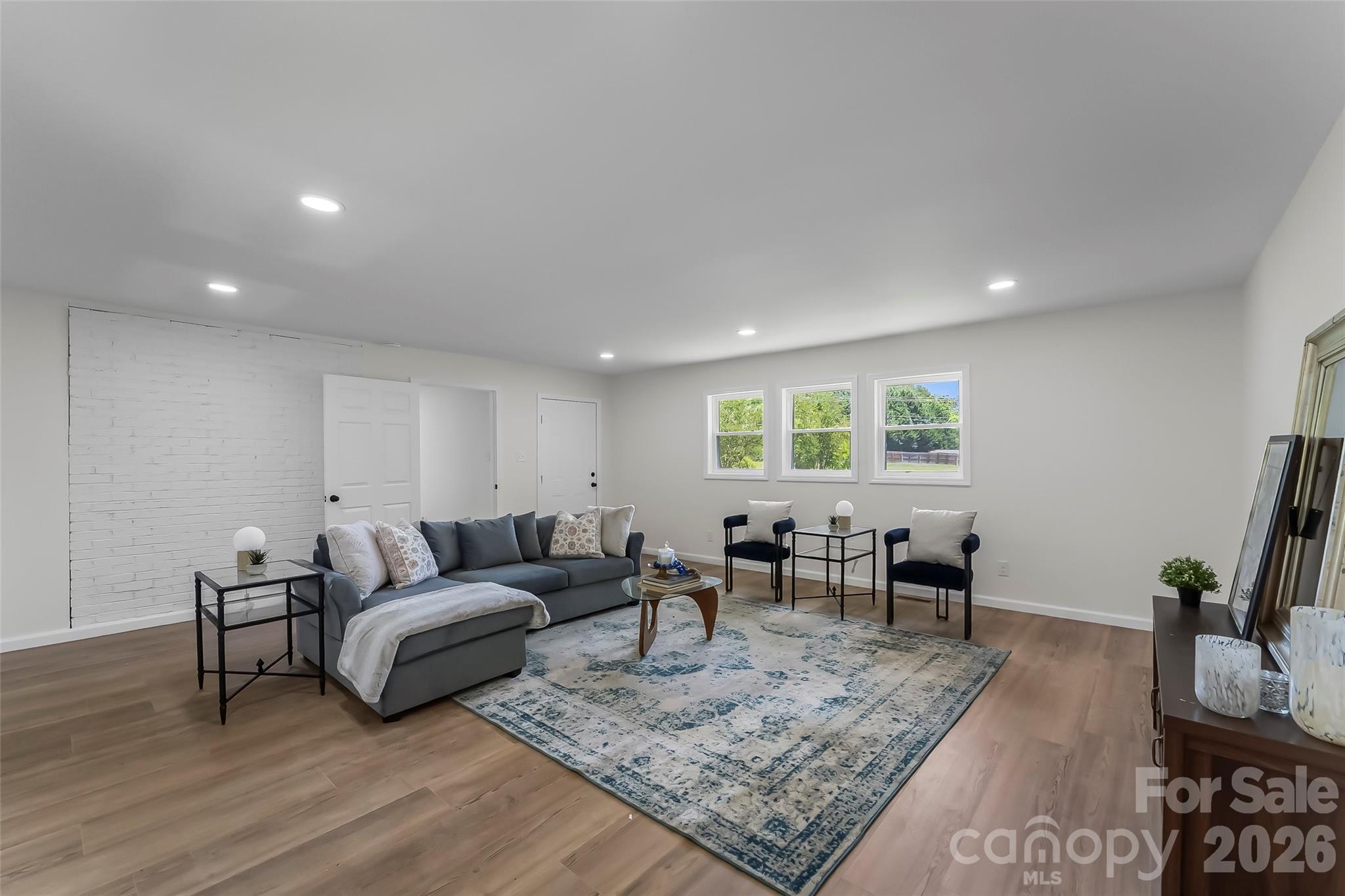 2705 Robinson Road — Newton