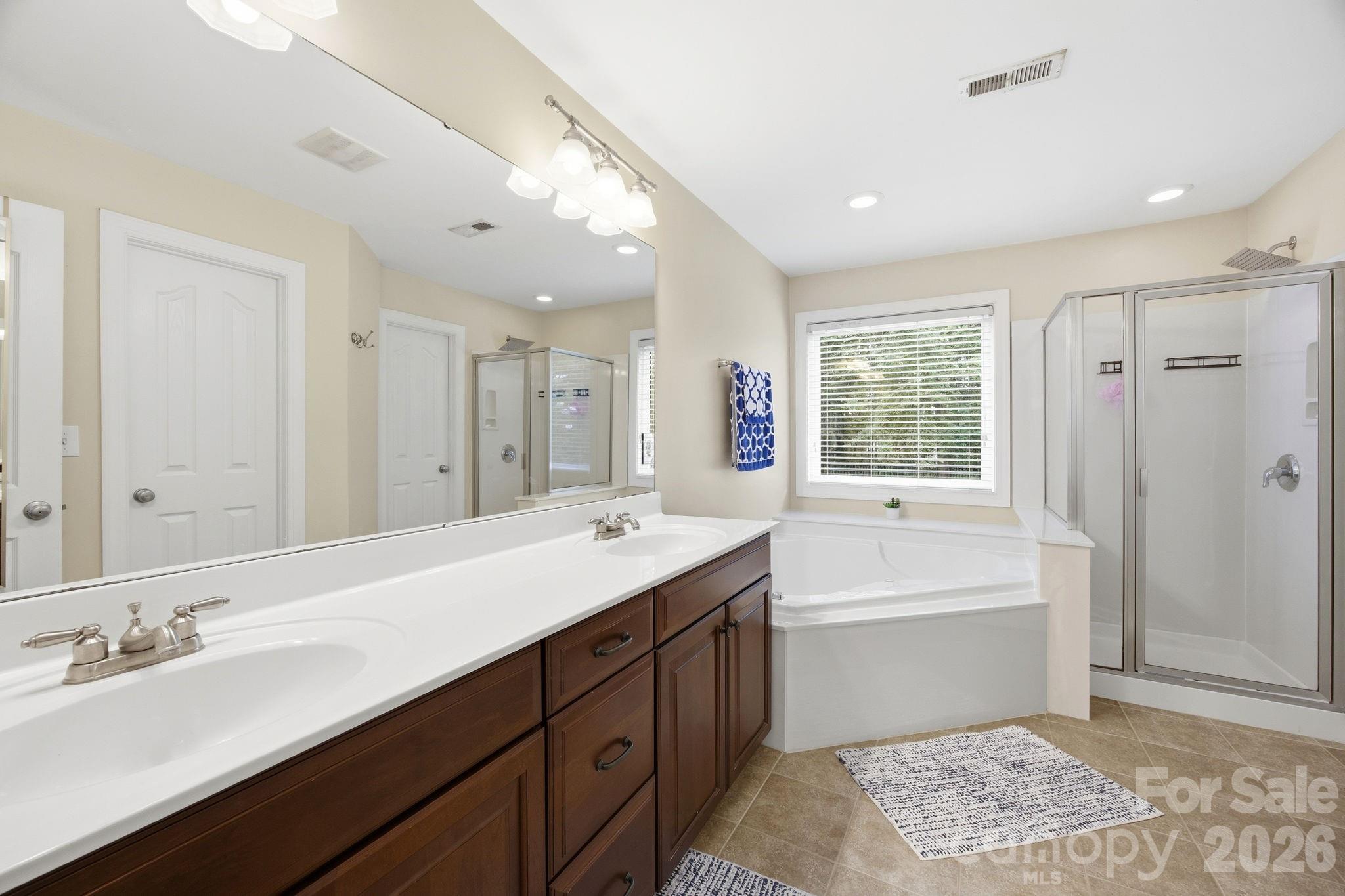 16106 Cloverleaf Court — Charlotte
