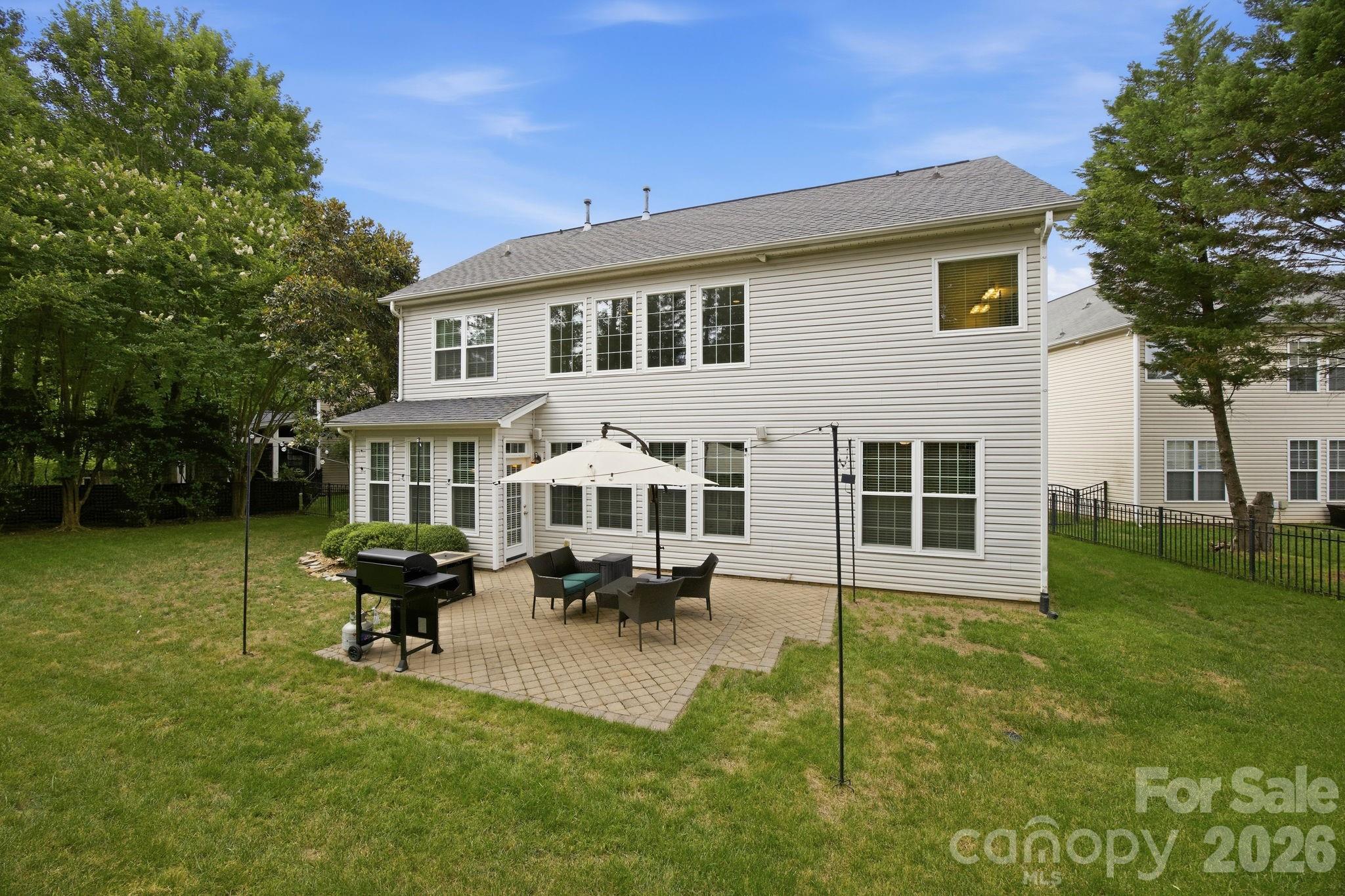 16106 Cloverleaf Court — Charlotte