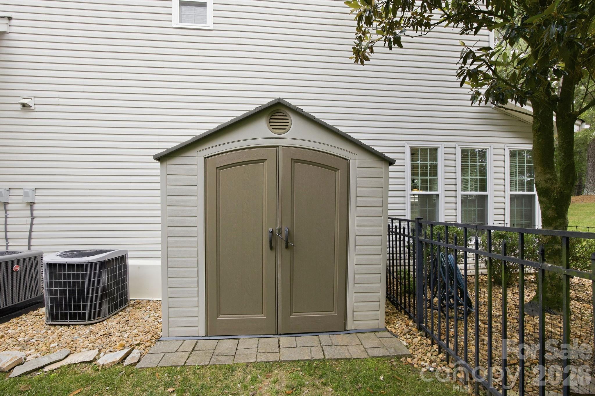 16106 Cloverleaf Court — Charlotte