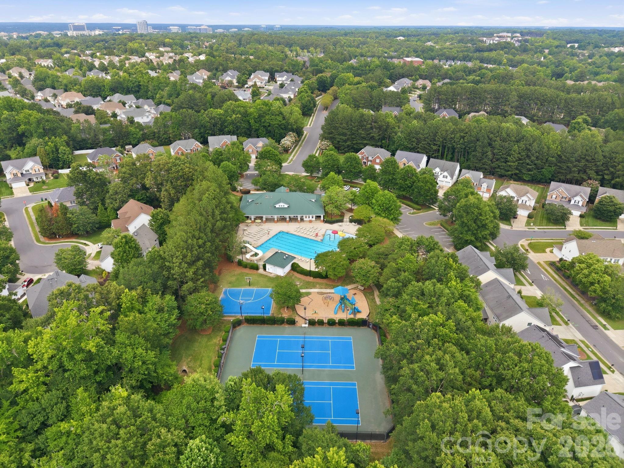 16106 Cloverleaf Court — Charlotte
