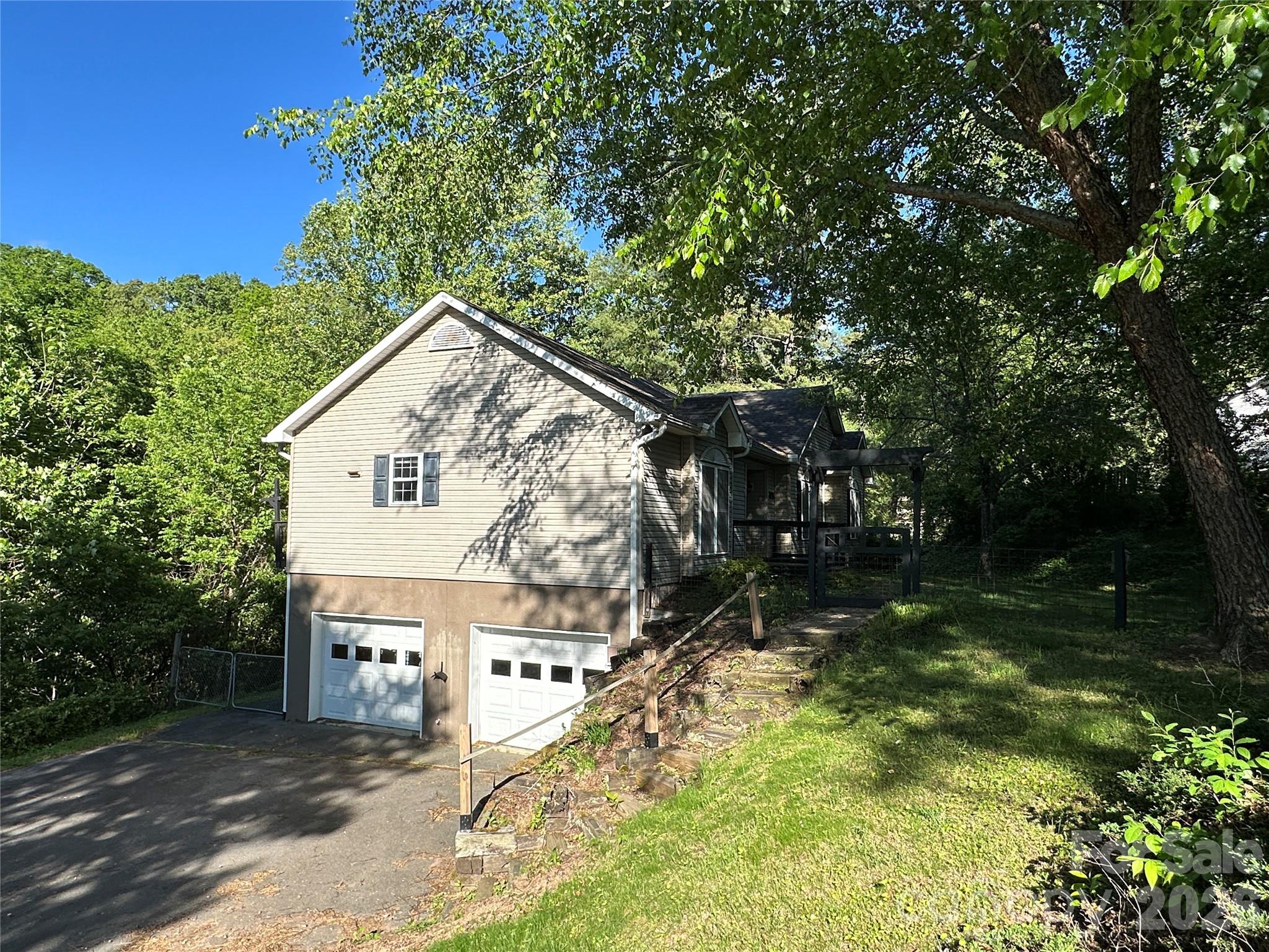 126 Ridgeline Road — Clyde