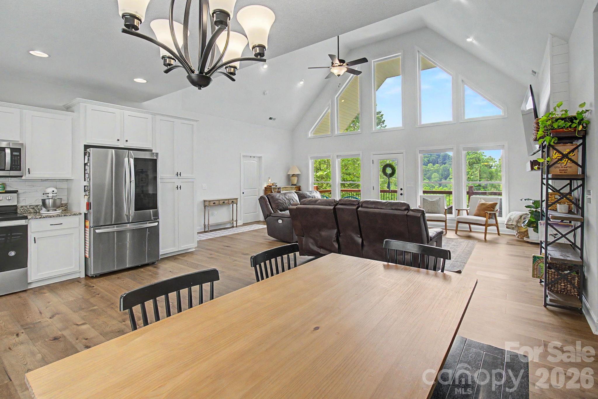 300 Green Meadow Lane — Mars Hill