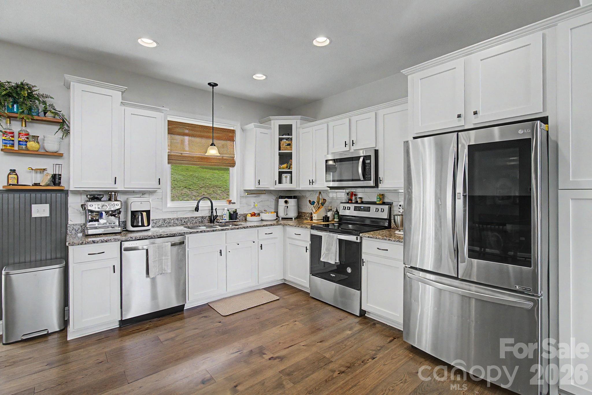 300 Green Meadow Lane — Mars Hill