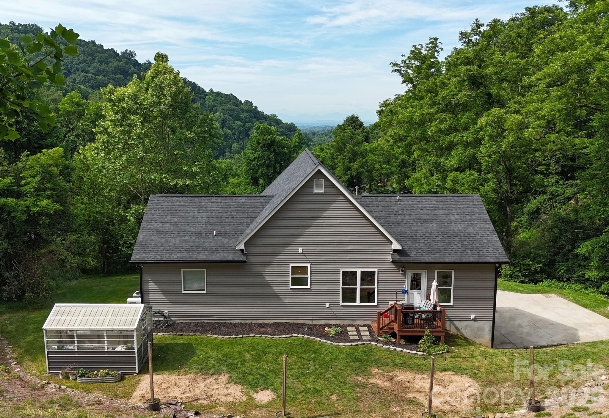 300 Green Meadow Lane — Mars Hill