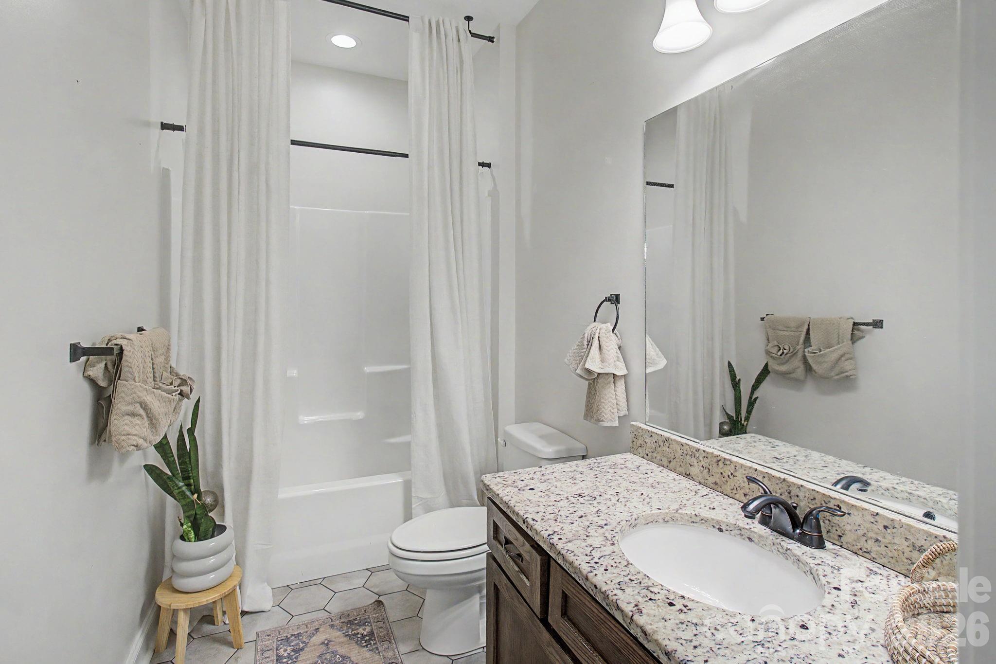 300 Green Meadow Lane — Mars Hill