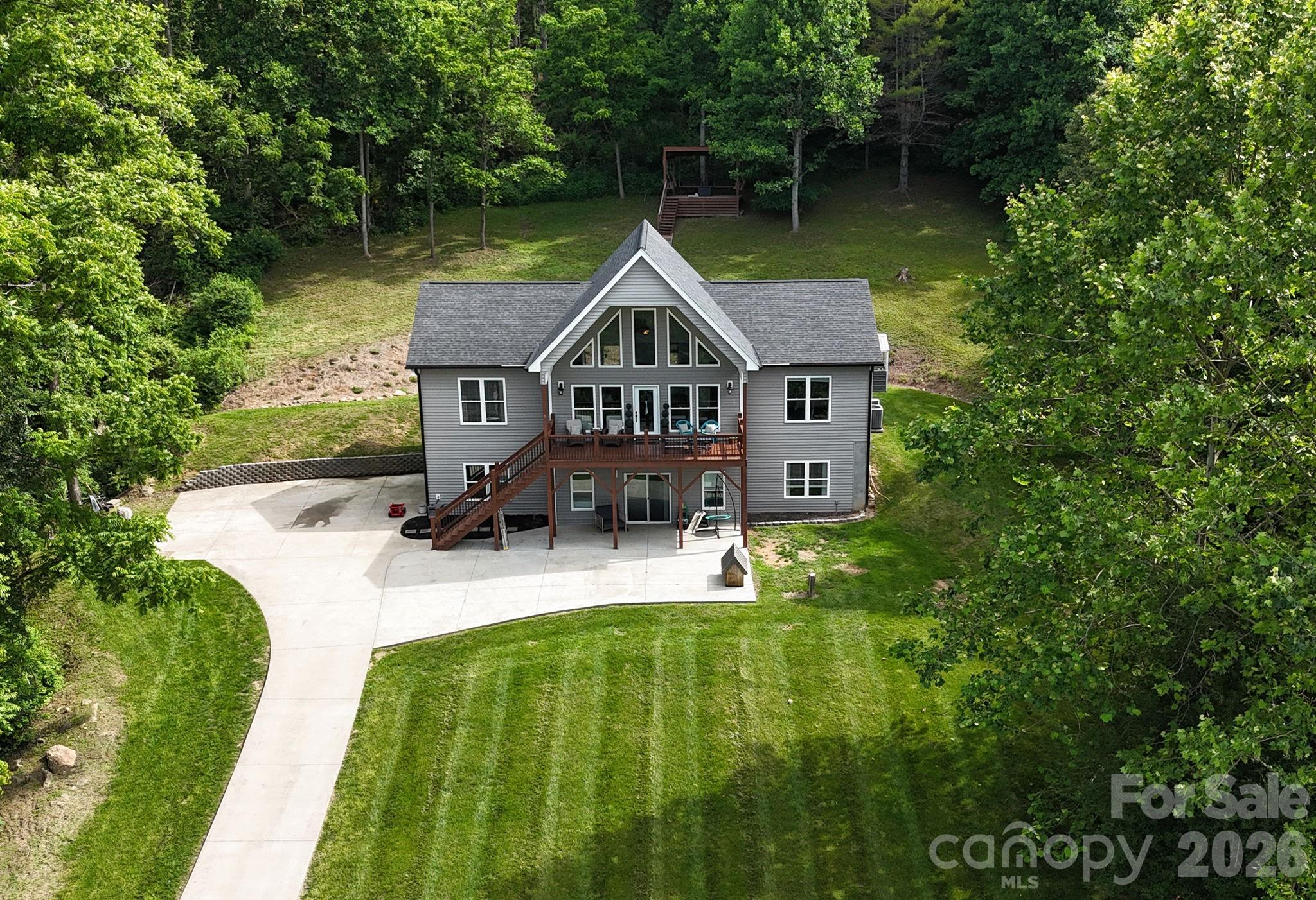 300 Green Meadow Lane — Mars Hill