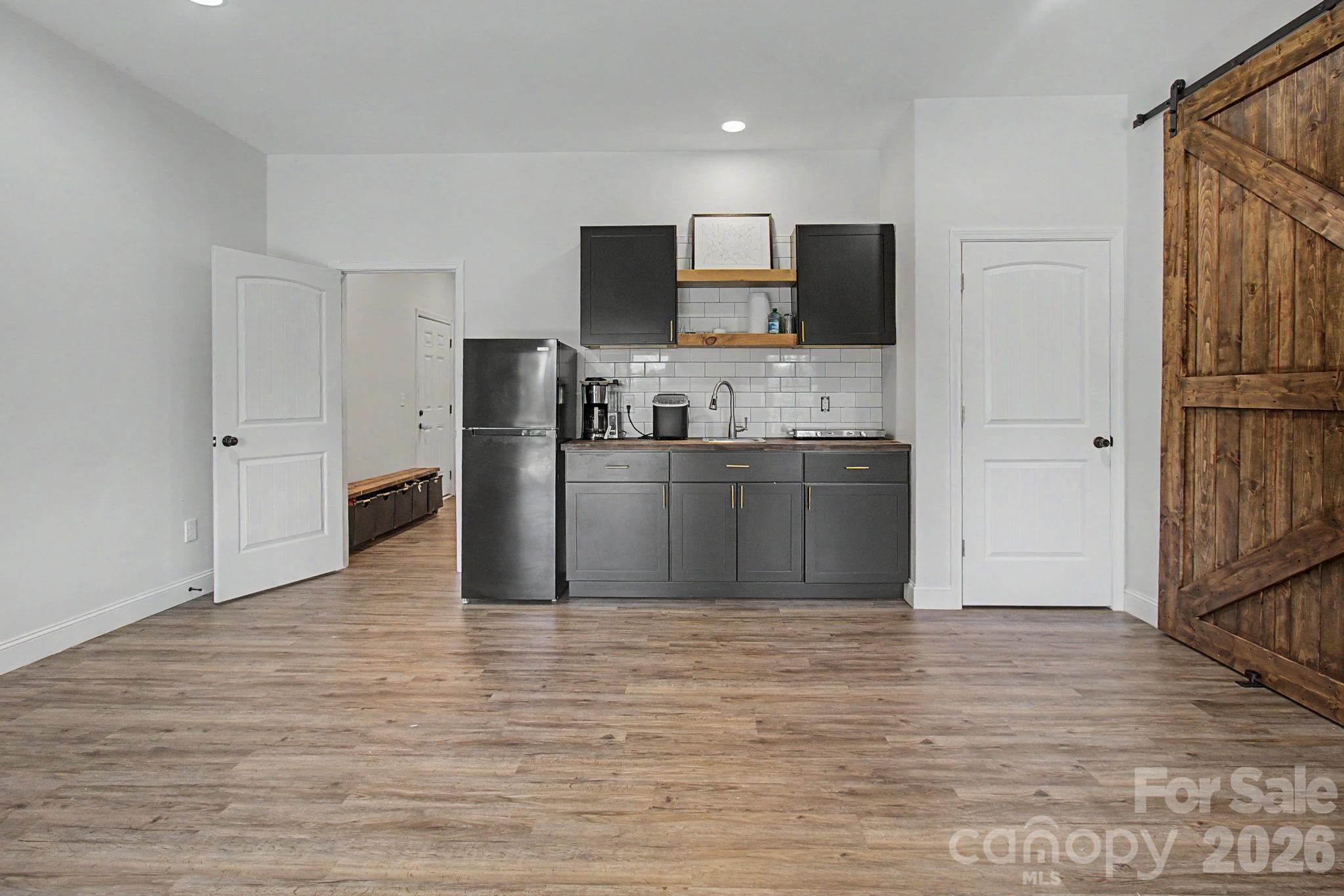 300 Green Meadow Lane — Mars Hill
