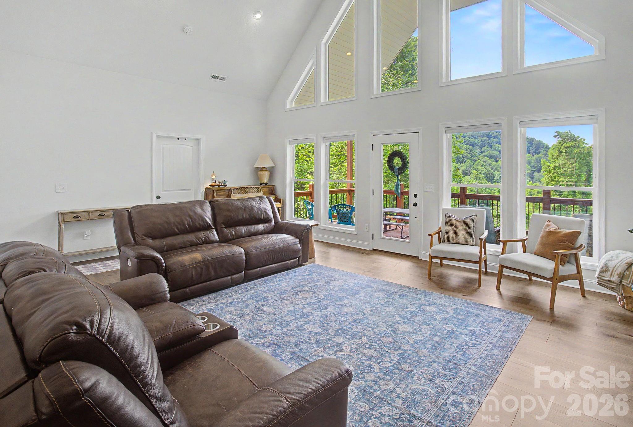 300 Green Meadow Lane — Mars Hill