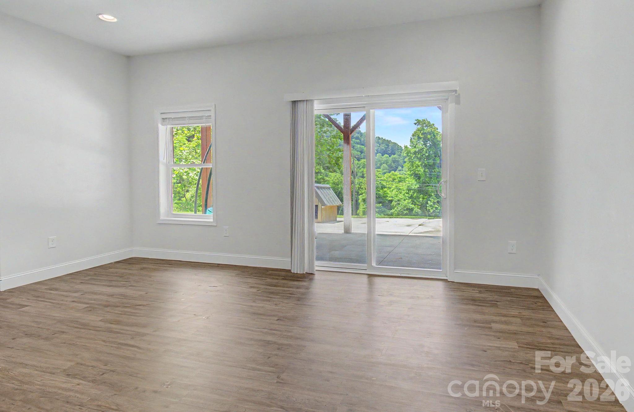 300 Green Meadow Lane — Mars Hill