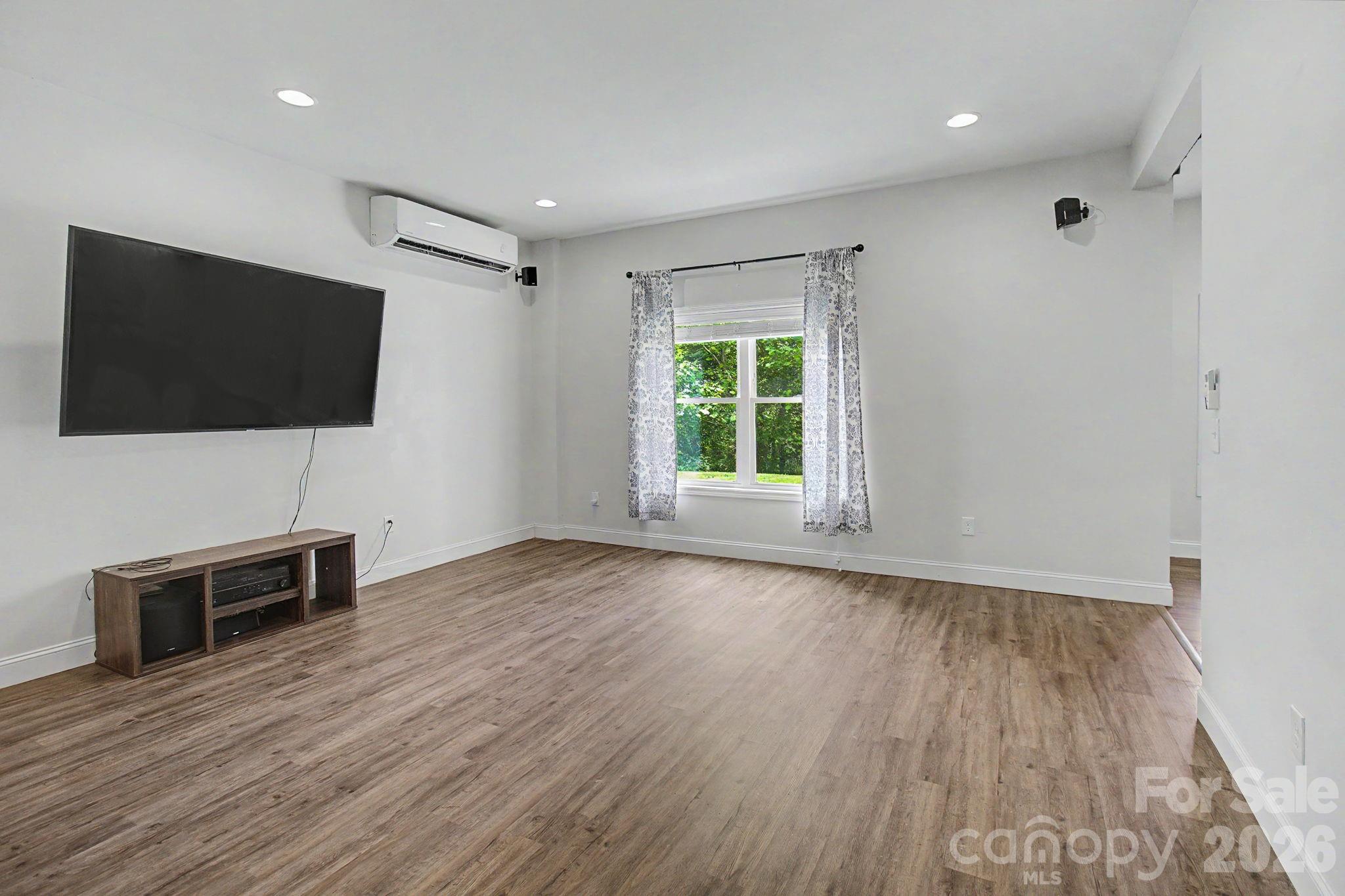 300 Green Meadow Lane — Mars Hill