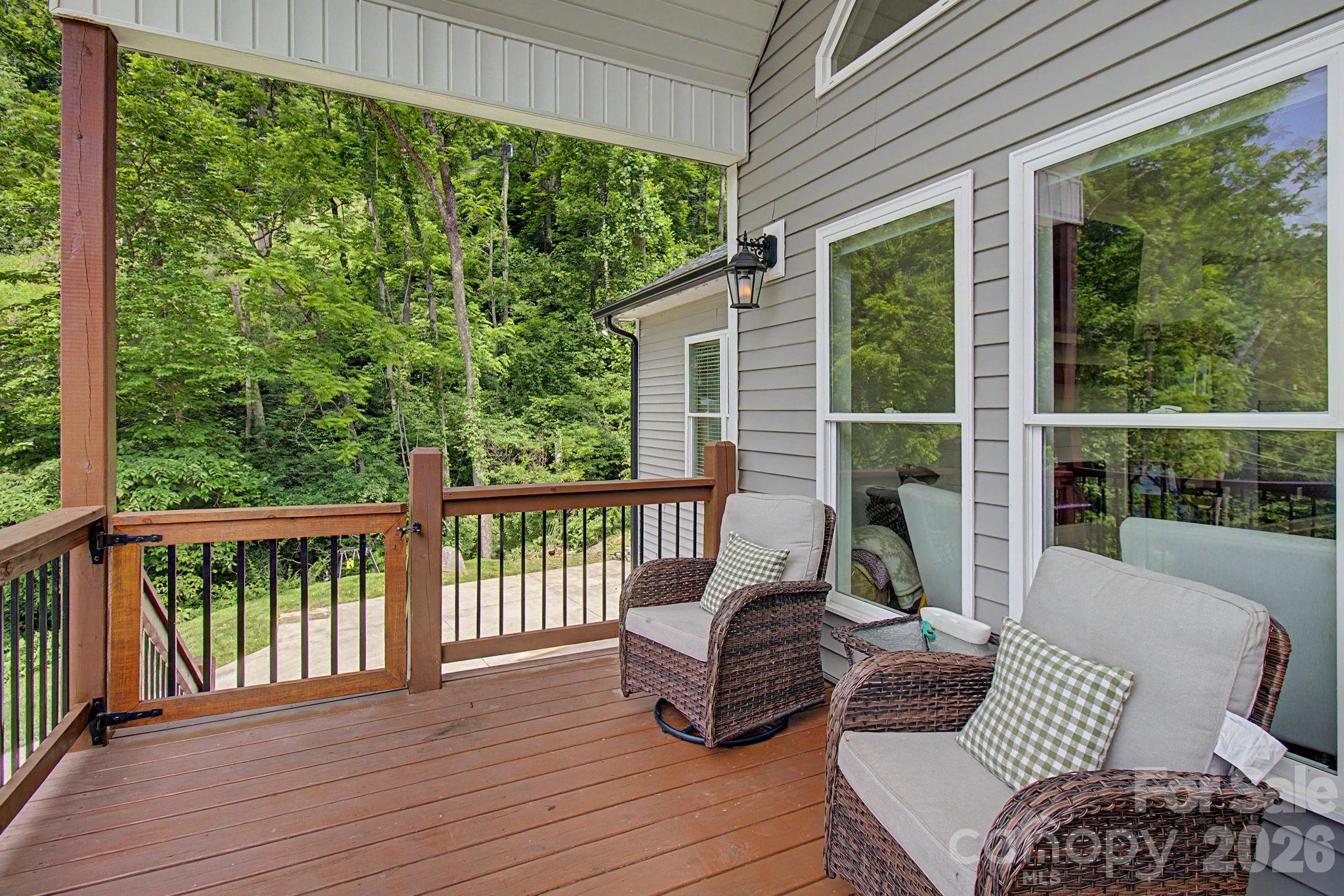 300 Green Meadow Lane — Mars Hill