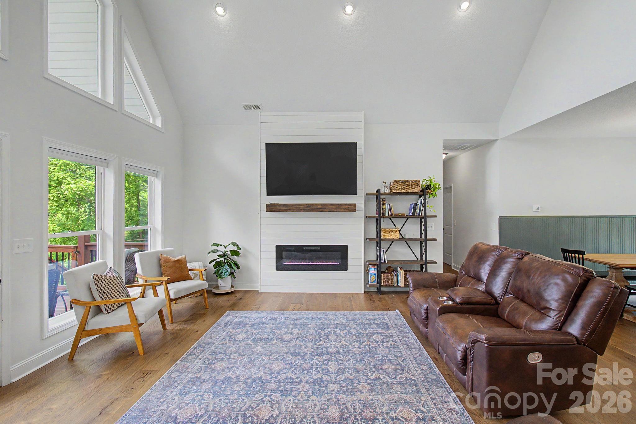 300 Green Meadow Lane — Mars Hill