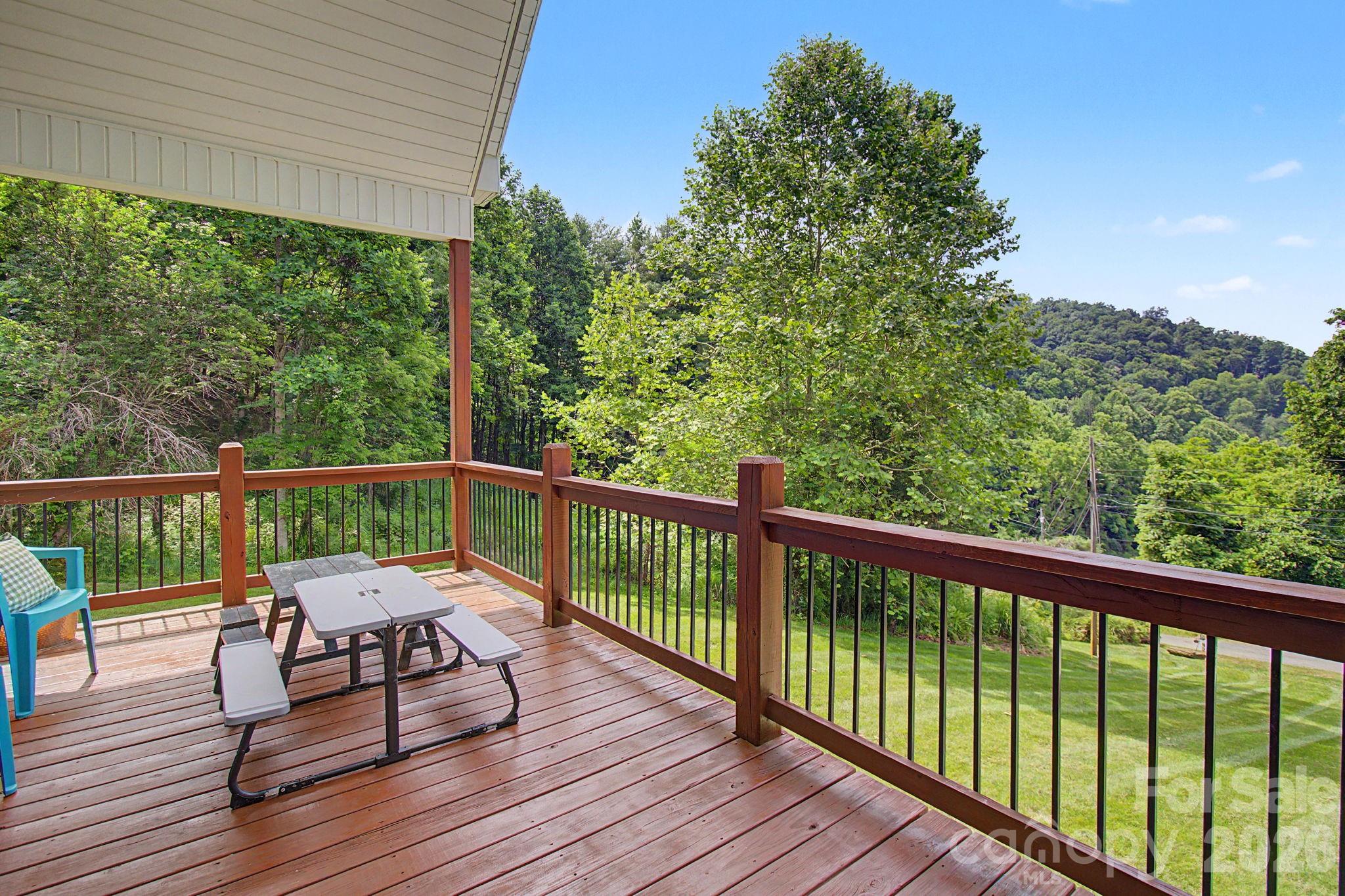 300 Green Meadow Lane — Mars Hill