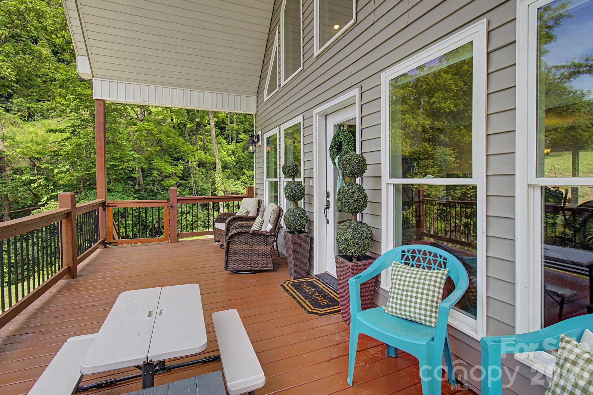 300 Green Meadow Lane — Mars Hill