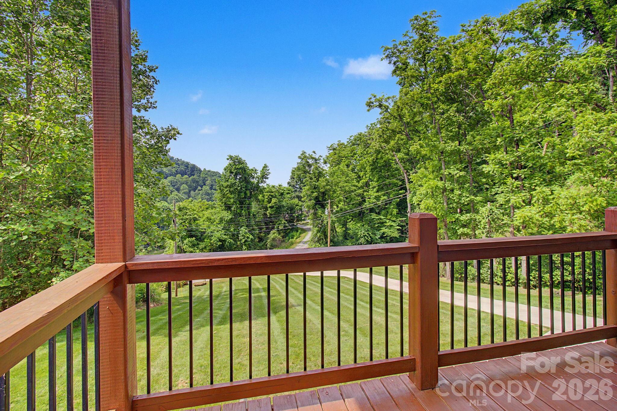 300 Green Meadow Lane — Mars Hill