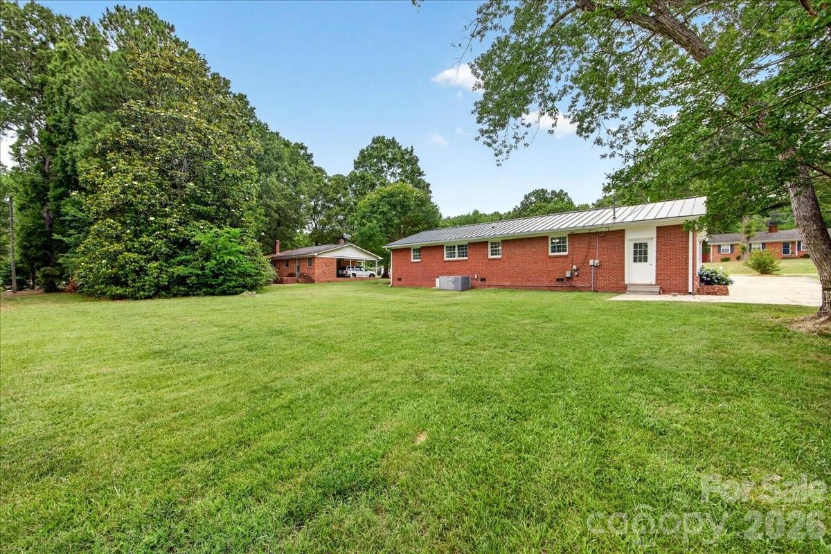 2216 White Store Road — Monroe