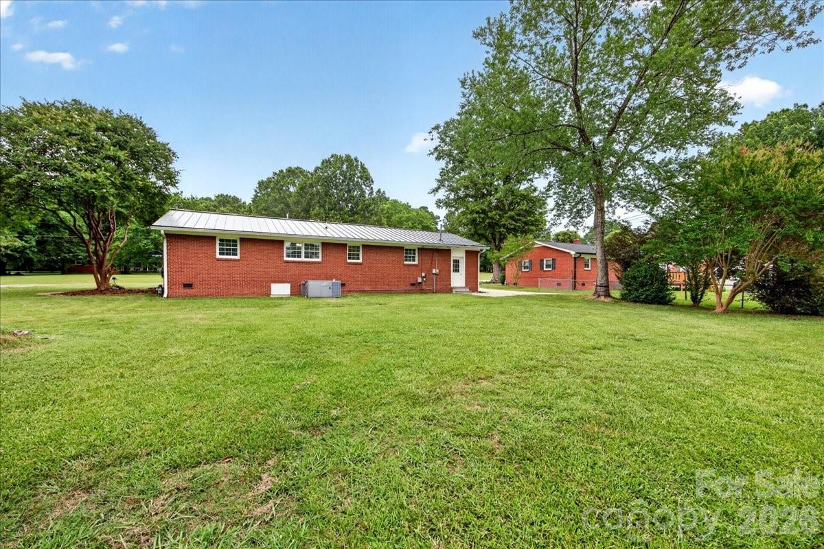 2216 White Store Road — Monroe
