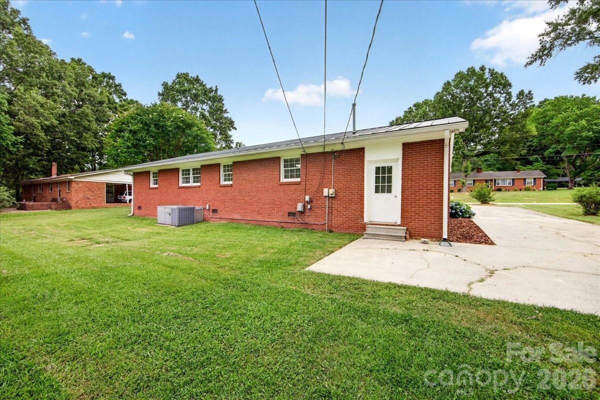 2216 White Store Road — Monroe