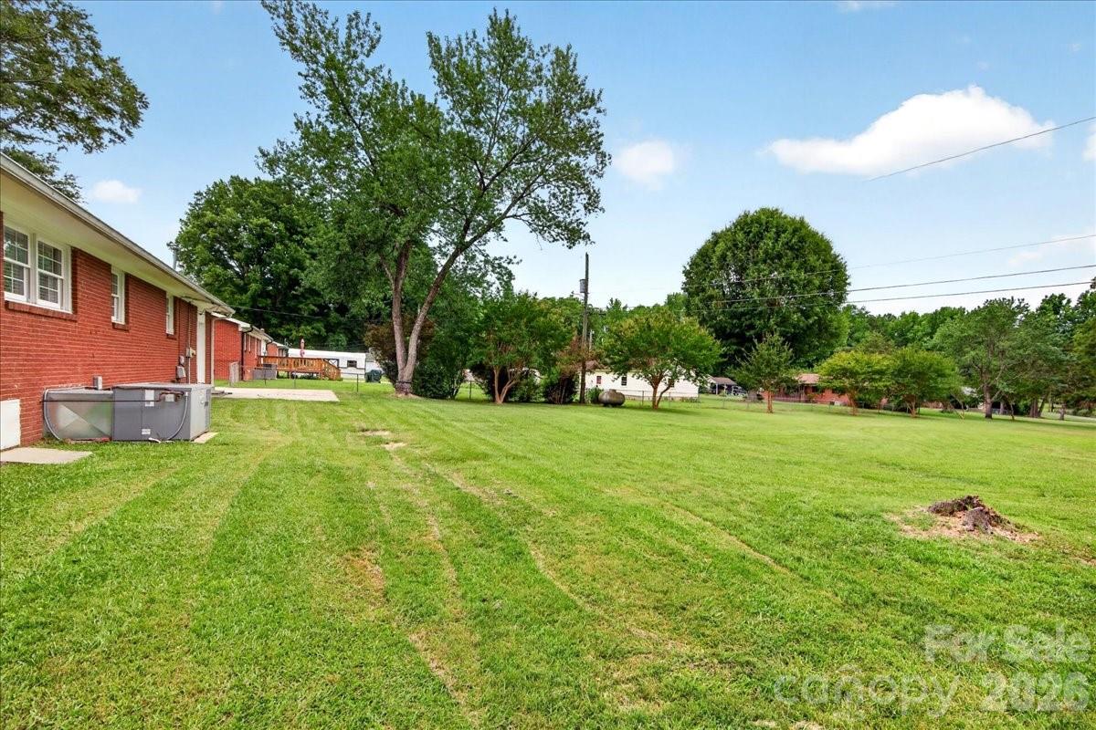 2216 White Store Road — Monroe