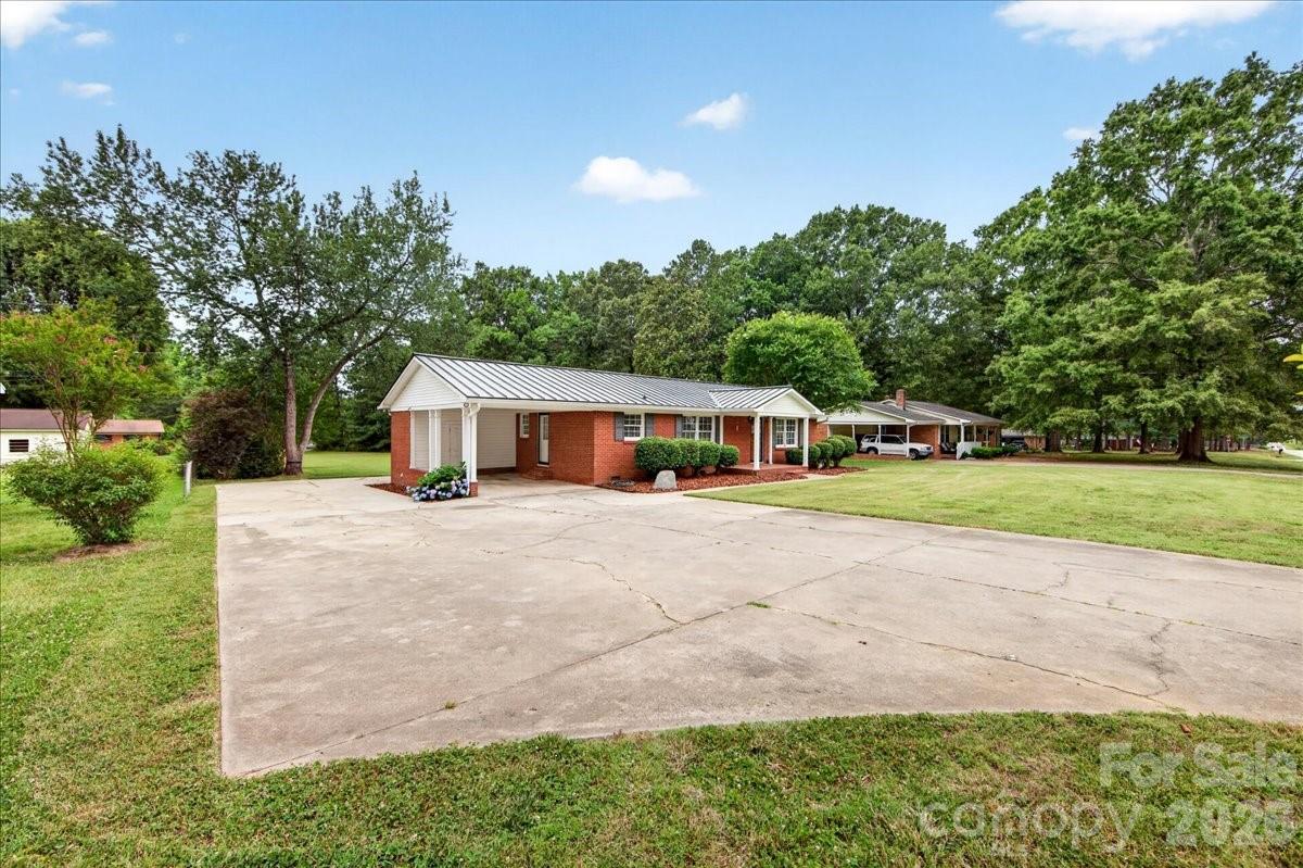 2216 White Store Road — Monroe