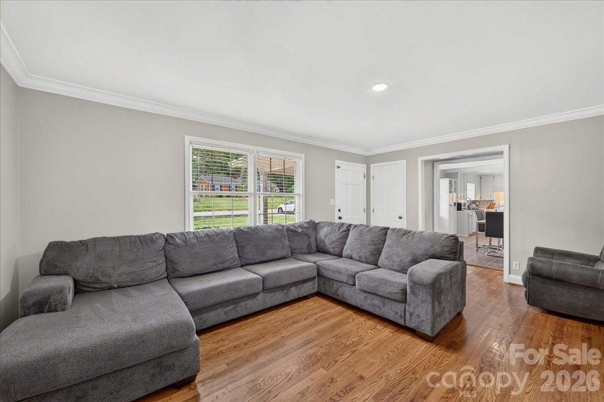 2216 White Store Road — Monroe