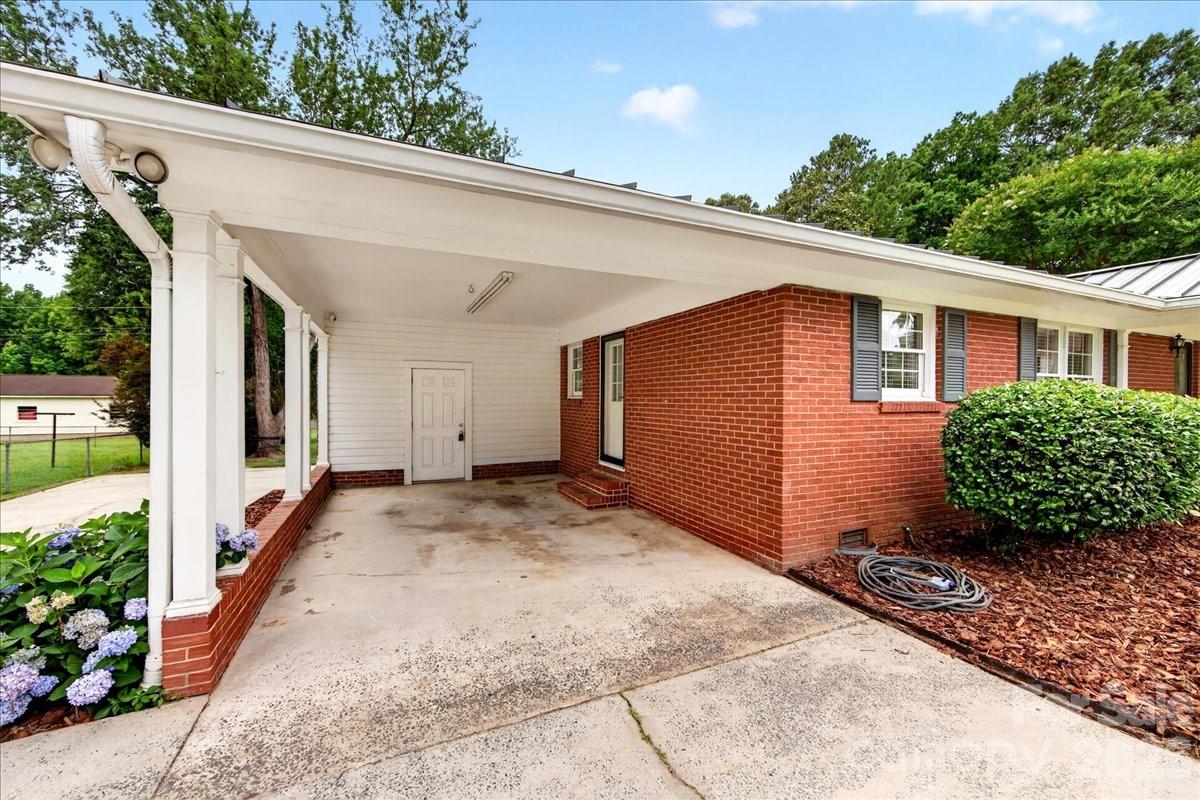2216 White Store Road — Monroe