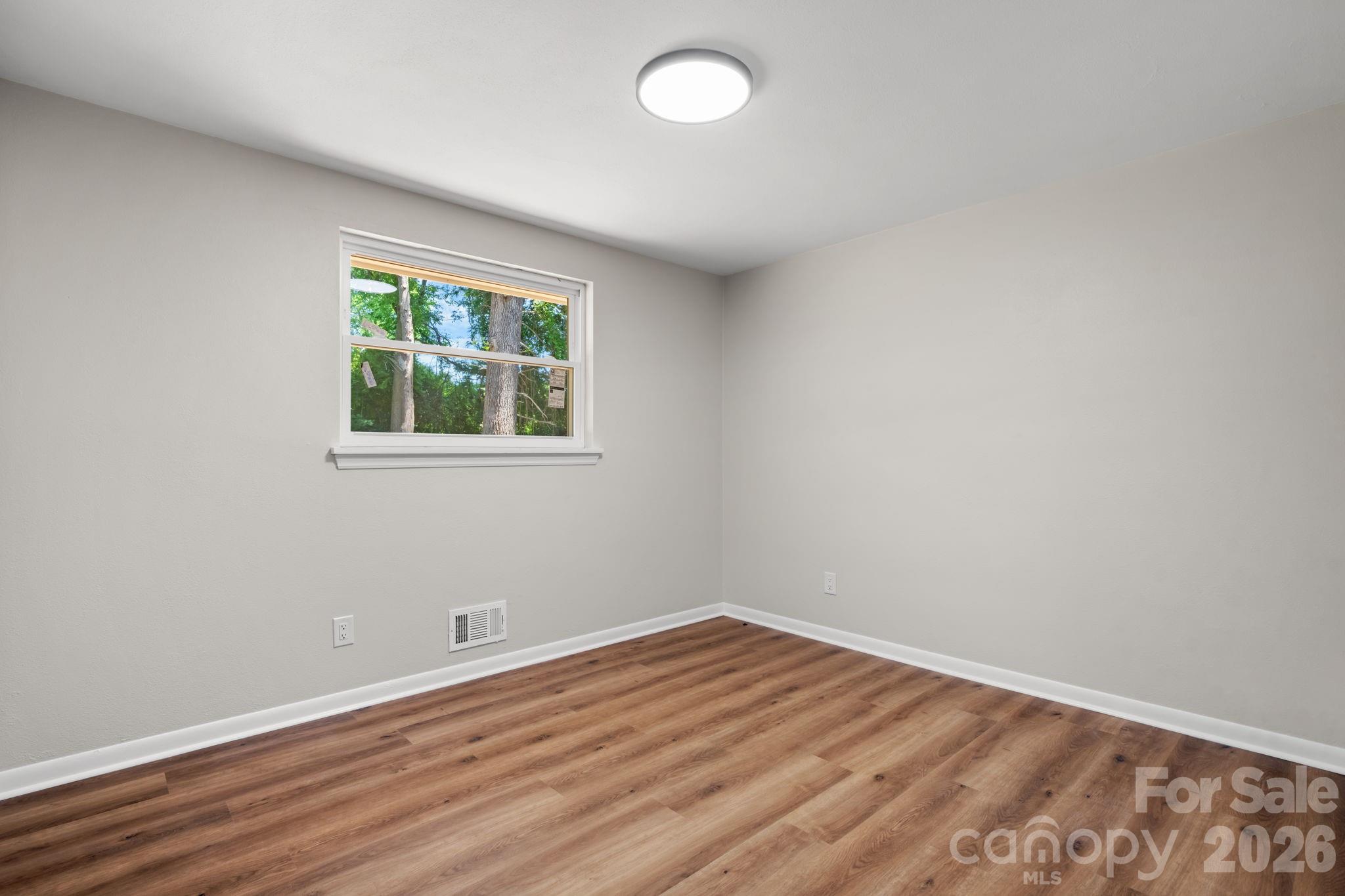 965 23rd Avenue NE — Hickory