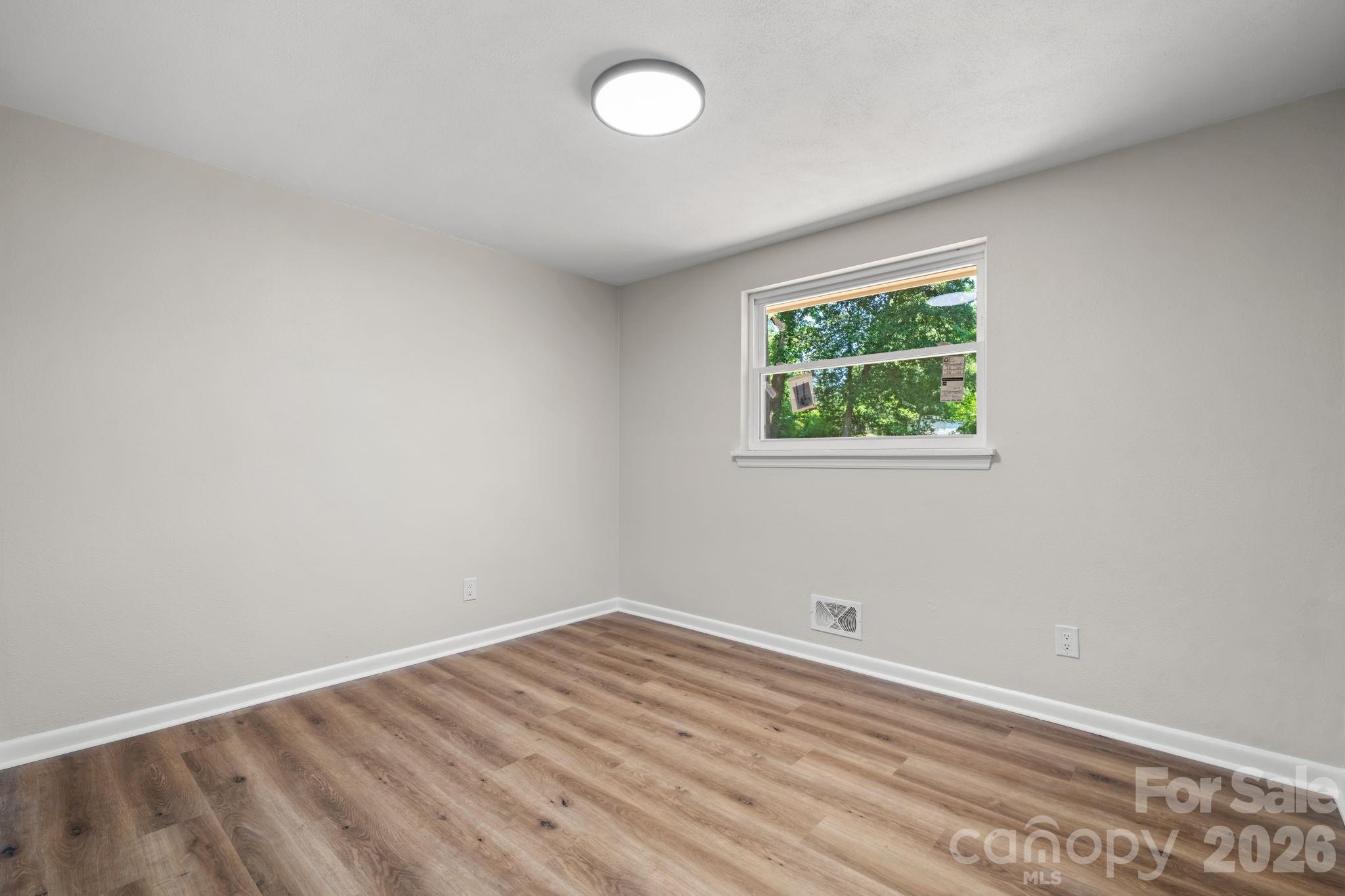 965 23rd Avenue NE — Hickory