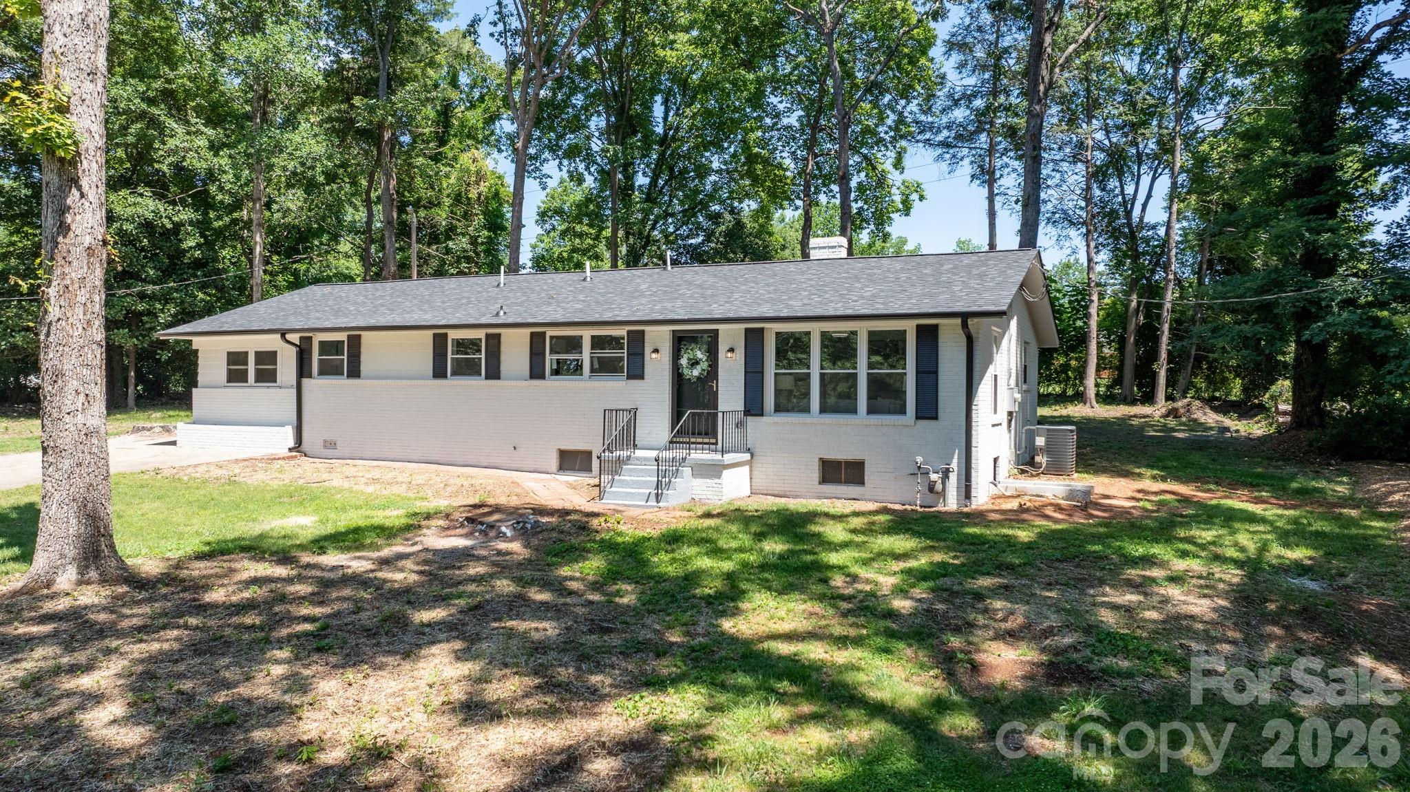 965 23rd Avenue NE — Hickory