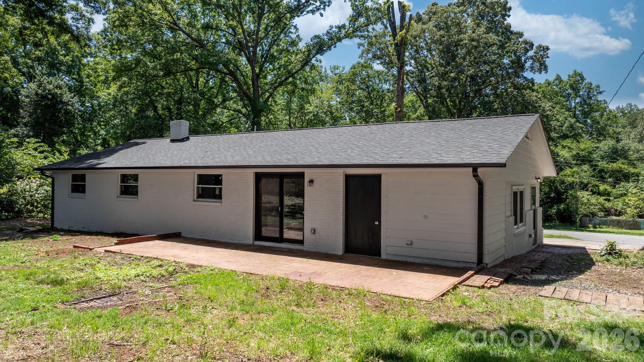 965 23rd Avenue NE — Hickory