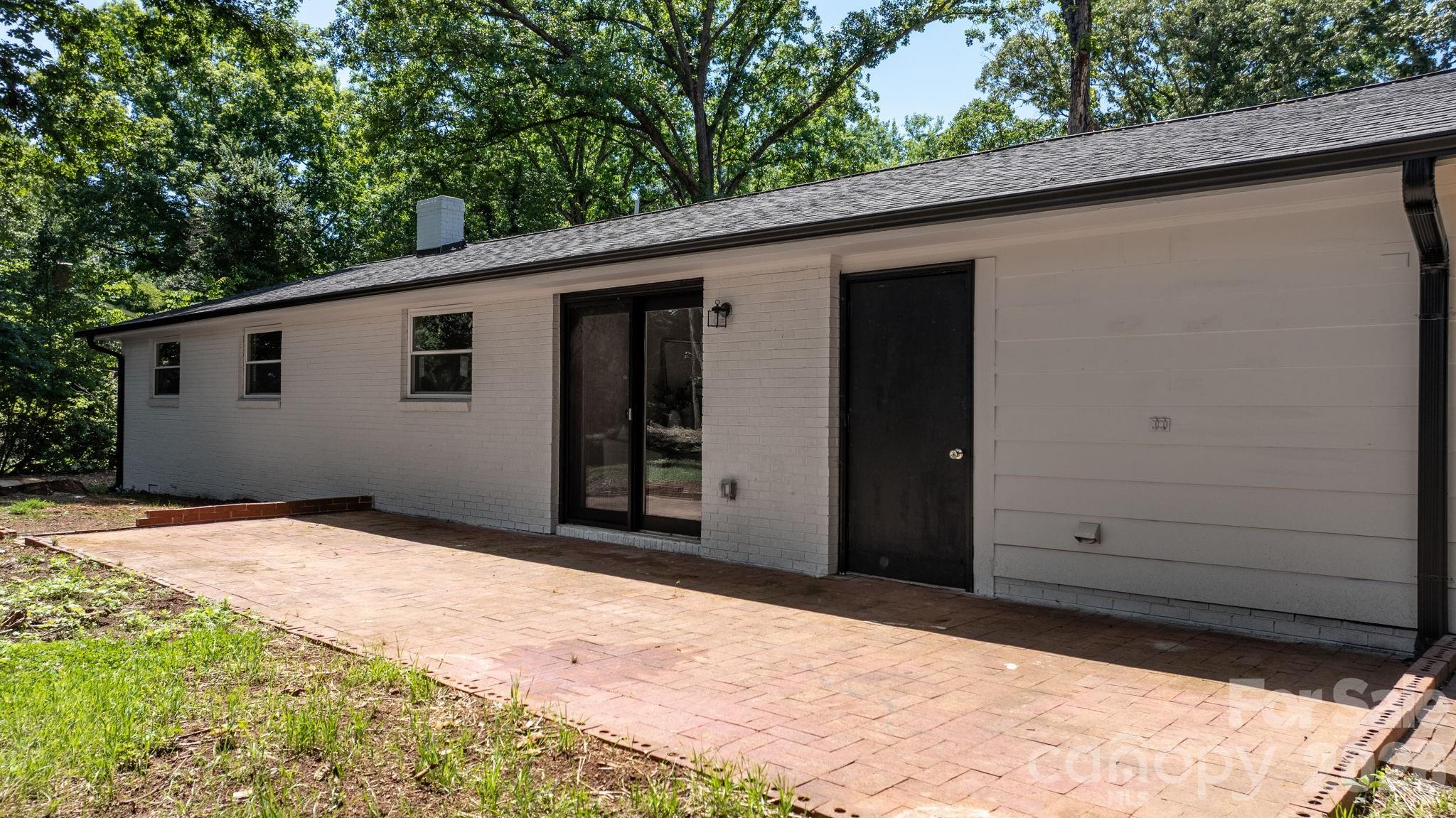 965 23rd Avenue NE — Hickory
