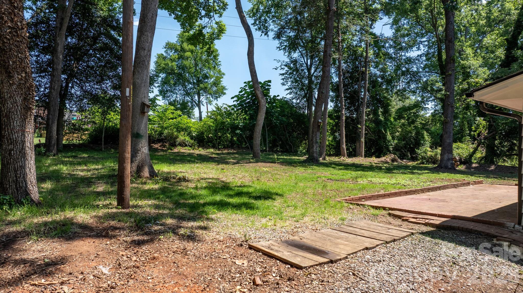 965 23rd Avenue NE — Hickory