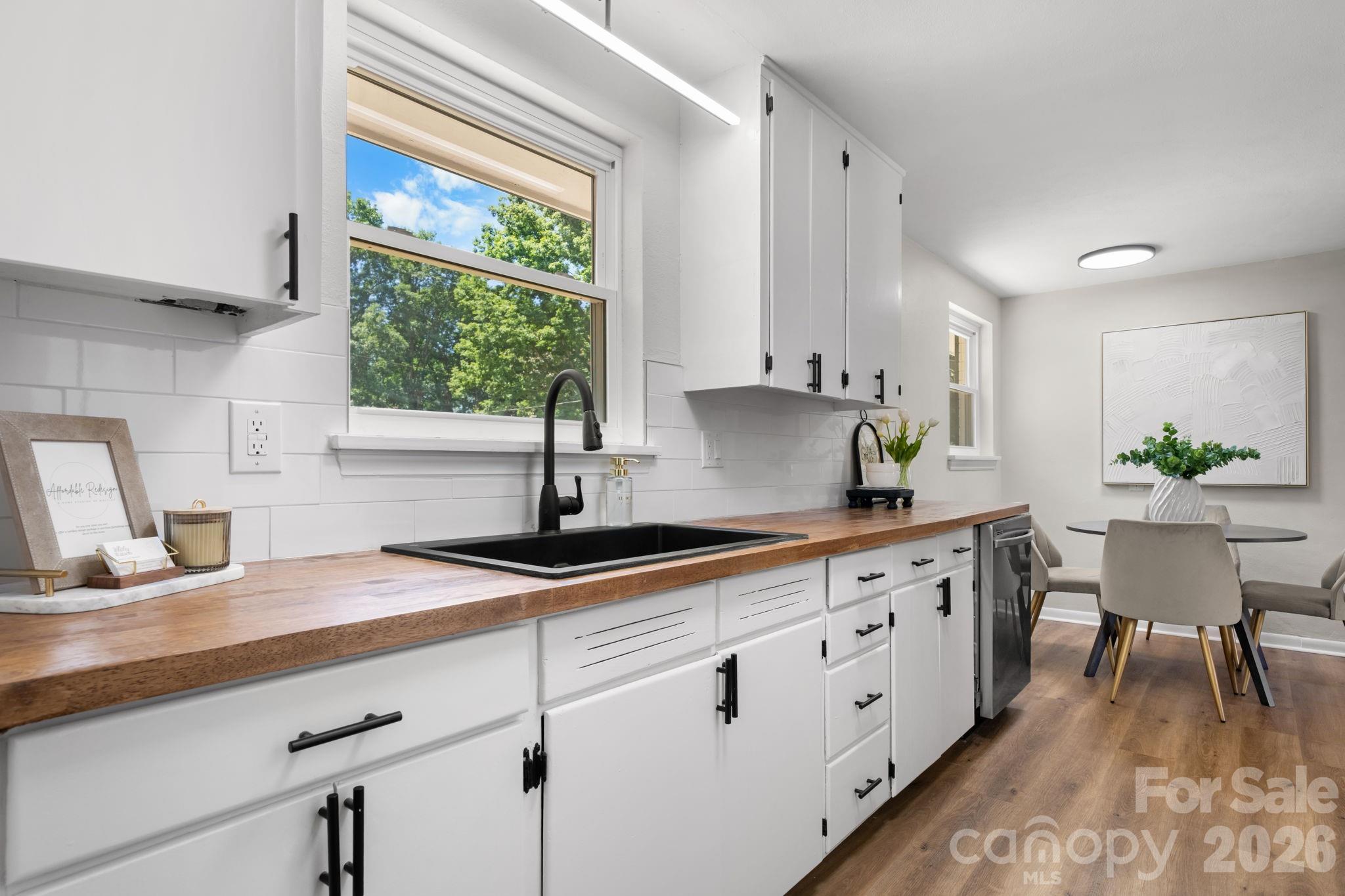 965 23rd Avenue NE — Hickory