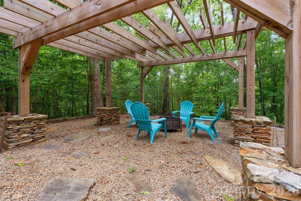 175 Green Hills Road — Mill Spring